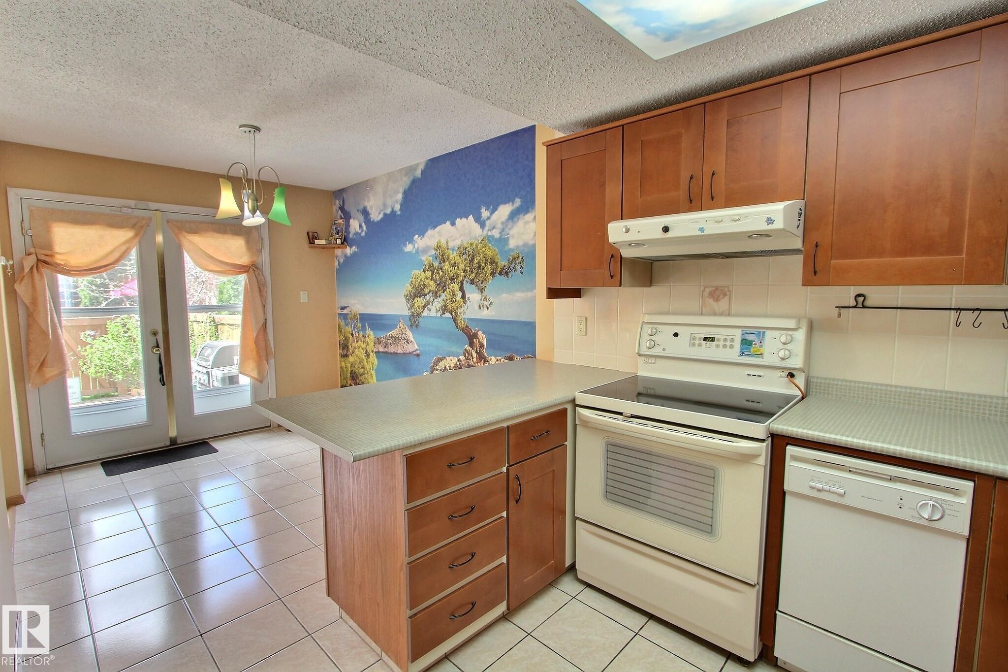 https://zimg.paragon.ice.com/ParagonImages/Property/PM/RAE/225400353/10/0/0/09e721c14ab6e6e0899d9d2ffa4d2c91/1/cca65b8502fed4727b85fe1d0b6155e9/225400353-d0f26d27-cd73-415e-aa23-fb10433e102f.JPG