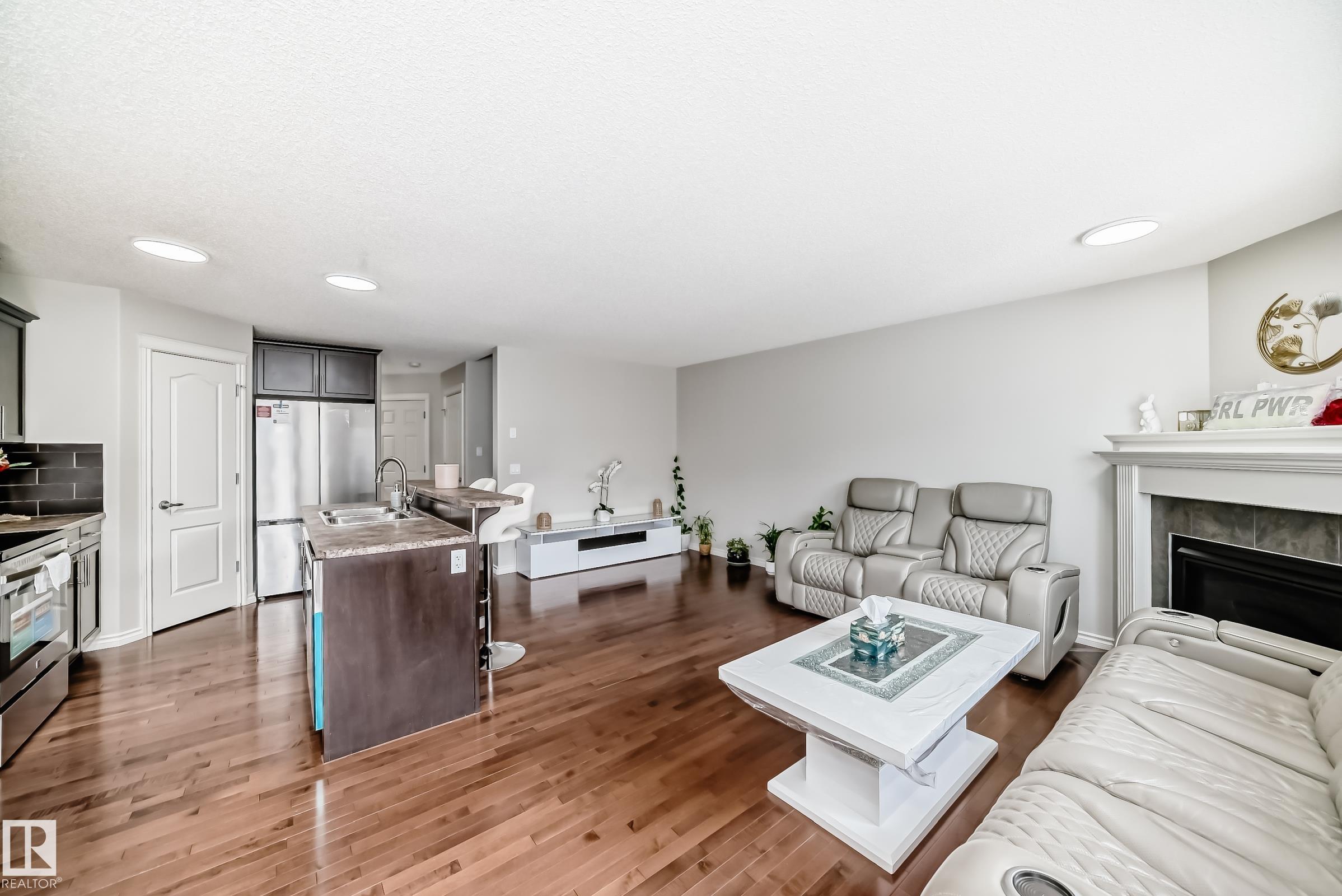 https://zimg.paragon.ice.com/ParagonImages/Property/PM/RAE/225400362/10/0/0/8e727684db7ce499f31200a8c7d1bdc2/1/531c7773c3640b45a35a4d7233ad97ec/225400362-e30ed241-eb2e-4079-9c02-a3a70a8b178f.JPG