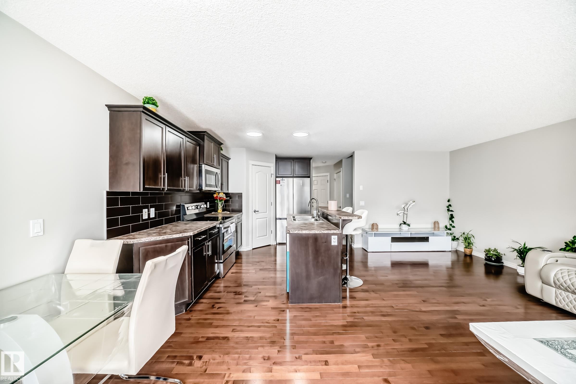 https://zimg.paragon.ice.com/ParagonImages/Property/PM/RAE/225400362/15/0/0/9ac733ab865260320e9035d2b3029b37/1/531c7773c3640b45a35a4d7233ad97ec/225400362-4f3f8c6c-0110-467d-b9dd-619d4e2643c2.JPG