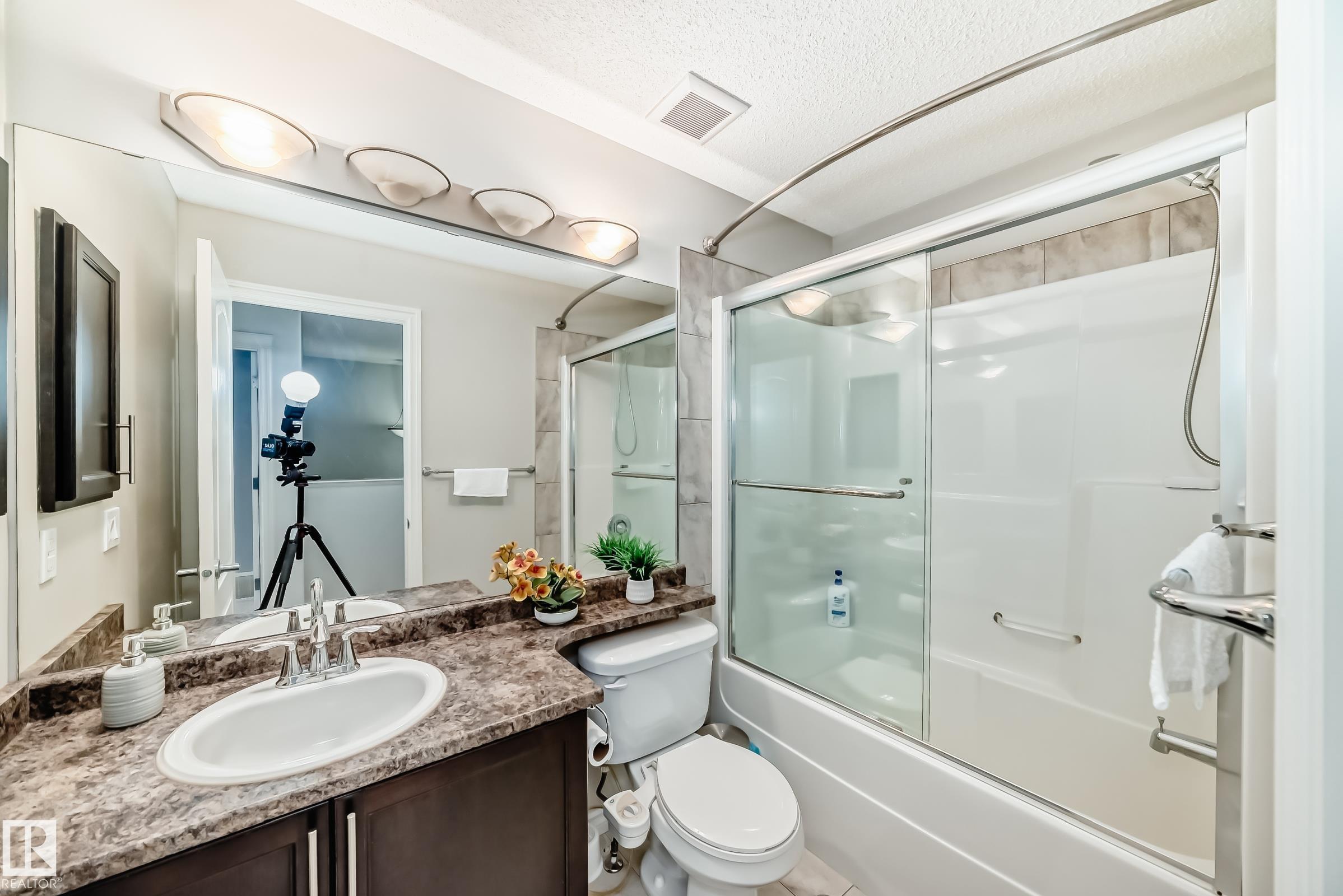 https://zimg.paragon.ice.com/ParagonImages/Property/PM/RAE/225400362/28/0/0/87cf6701efe54c934ae8cbe6eb28e449/1/531c7773c3640b45a35a4d7233ad97ec/225400362-f6200ce0-28a6-4265-ab1b-646457abdb57.JPG