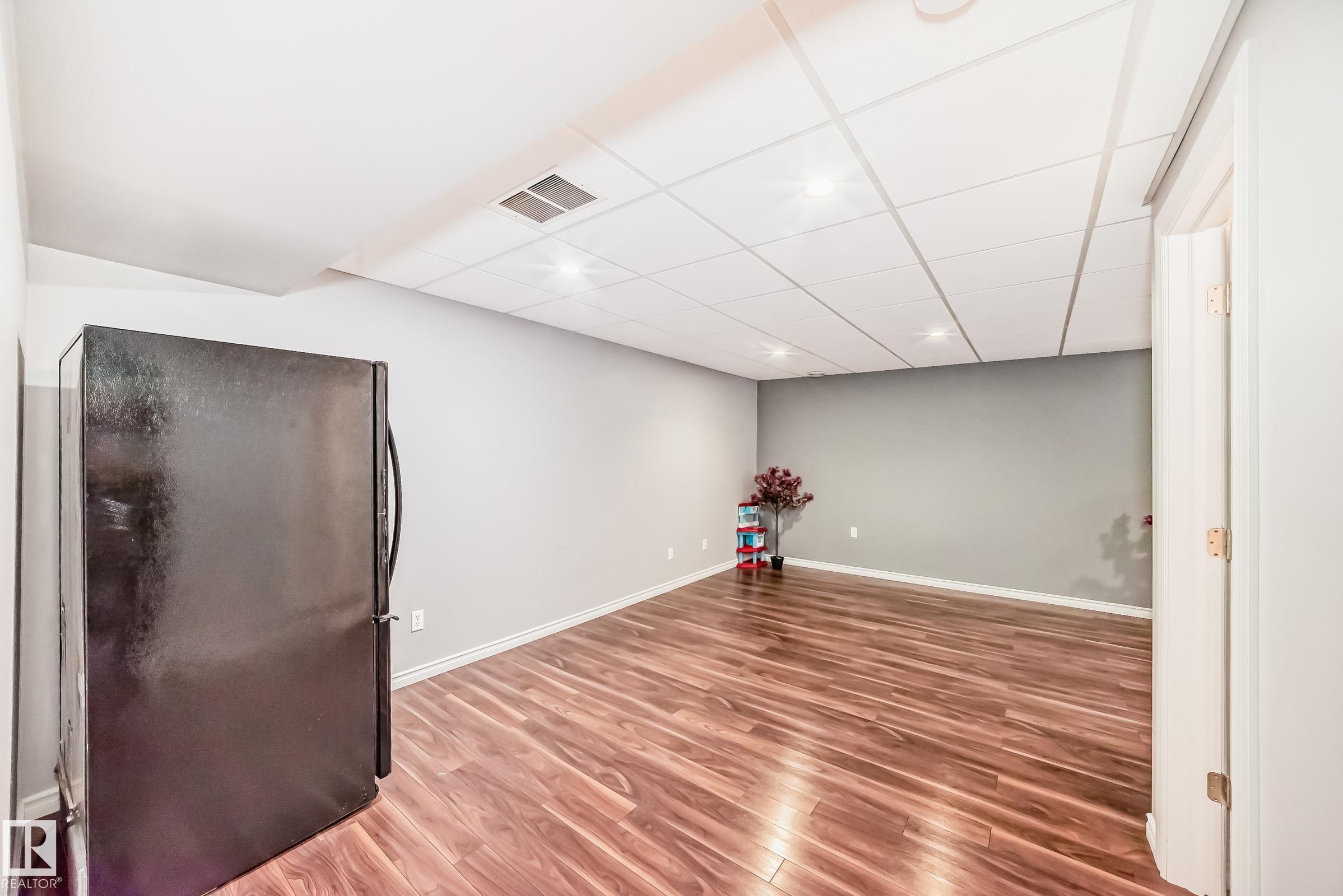 https://zimg.paragon.ice.com/ParagonImages/Property/PM/RAE/225400362/33/0/0/8bd06fd2a34f7af8a8473d370c1b9bf6/1/531c7773c3640b45a35a4d7233ad97ec/225400362-b6d3d8cc-7670-420d-af9b-ffd9b06a7d59.JPG
