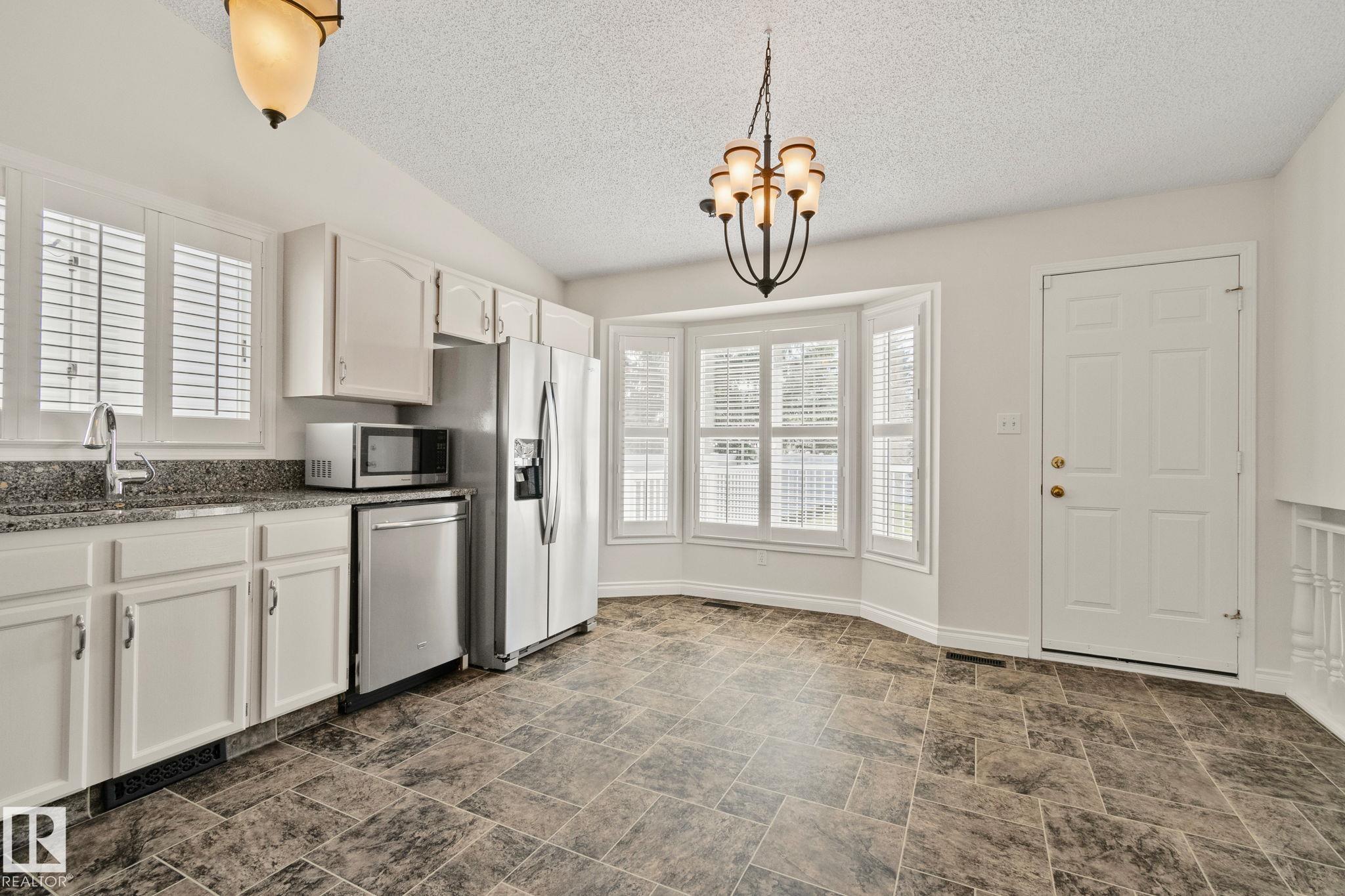 https://zimg.paragon.ice.com/ParagonImages/Property/PM/RAE/225400380/10/0/0/9363955d6c8f476ca5687ba5a87f0fcf/1/93b8f3788e3e9d25201954ca0e46d09c/225400380-f6a12598-68f9-464b-b18f-8ba8bd3b69a9.JPG