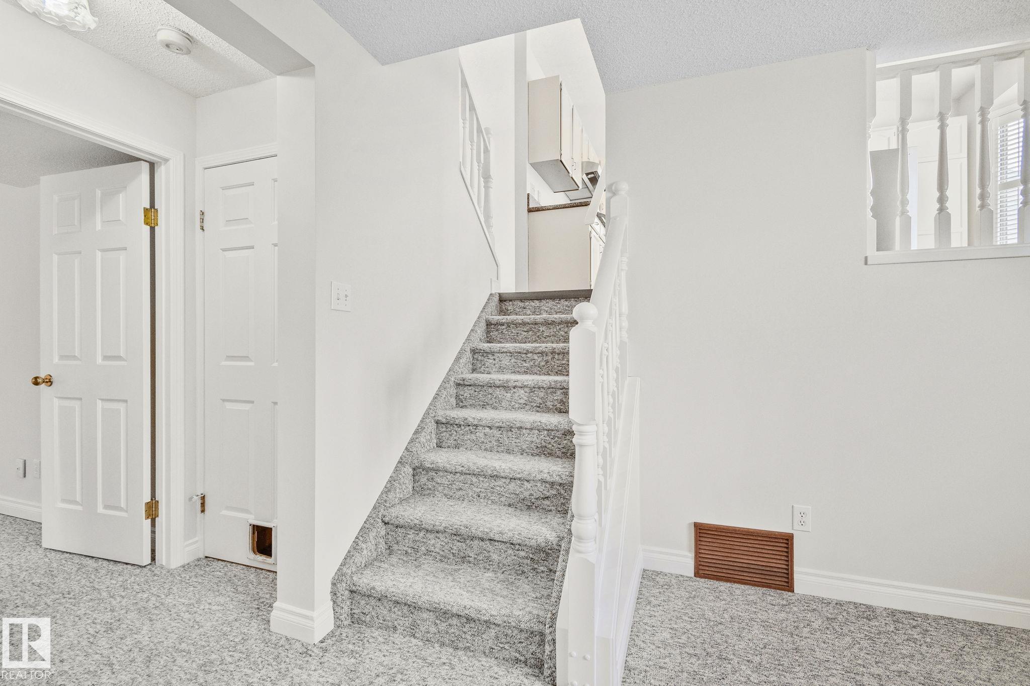 https://zimg.paragon.ice.com/ParagonImages/Property/PM/RAE/225400380/15/0/0/e33a8883512c10bca22f1a33dd45ad92/1/93b8f3788e3e9d25201954ca0e46d09c/225400380-bb18b9ca-a331-42fc-8413-d835929799ec.JPG