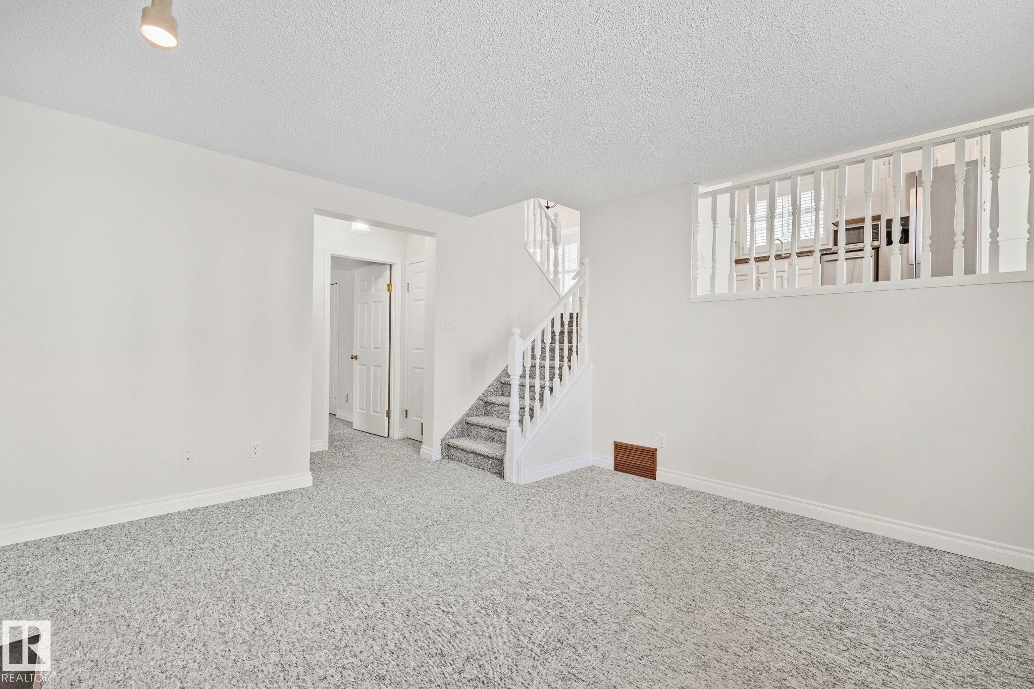 https://zimg.paragon.ice.com/ParagonImages/Property/PM/RAE/225400380/18/0/0/93e514be207511aa4bc6813fcba9d6c0/1/93b8f3788e3e9d25201954ca0e46d09c/225400380-6fcc99bc-e5fb-4b44-86a0-bbbe2de1a373.JPG