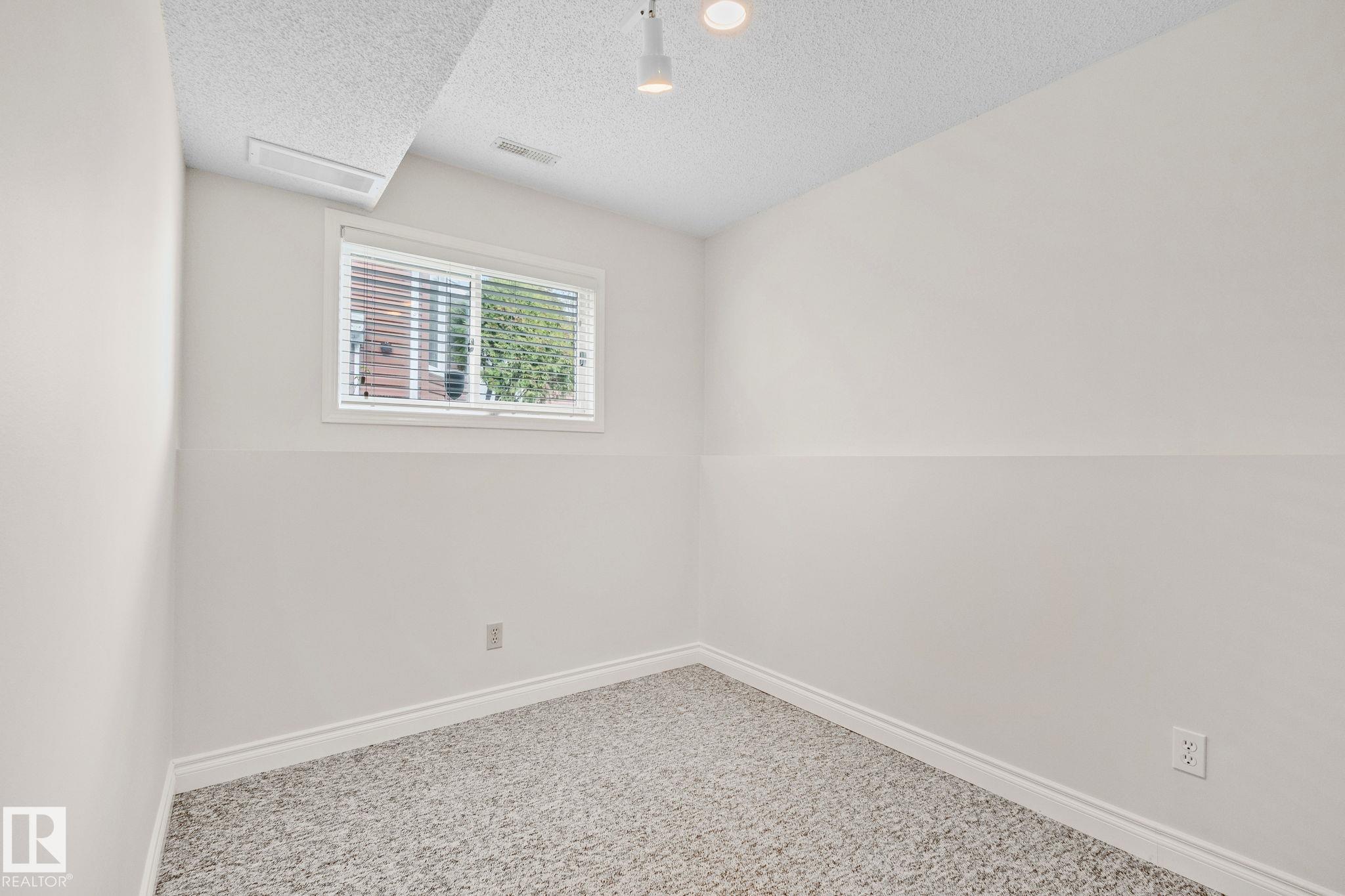 https://zimg.paragon.ice.com/ParagonImages/Property/PM/RAE/225400380/21/0/0/4093fd3e27cd6855575ea1db7baab8fb/1/93b8f3788e3e9d25201954ca0e46d09c/225400380-9e8913a4-f4af-4116-8b7a-7849f120bd54.JPG