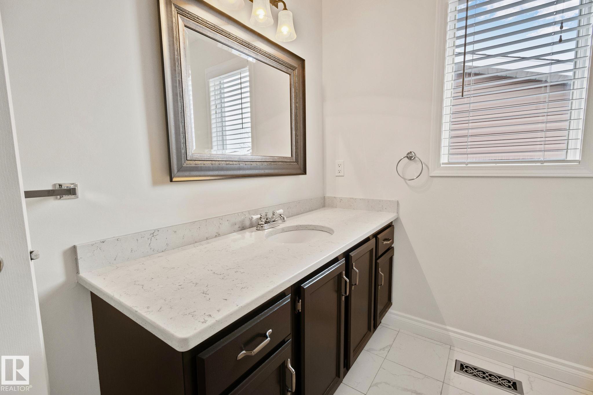 https://zimg.paragon.ice.com/ParagonImages/Property/PM/RAE/225400380/29/0/0/2a634f3777b53aa5ffed7786138a2b75/1/93b8f3788e3e9d25201954ca0e46d09c/225400380-3ca607d1-fe8a-47c8-9692-032e313554e5.JPG