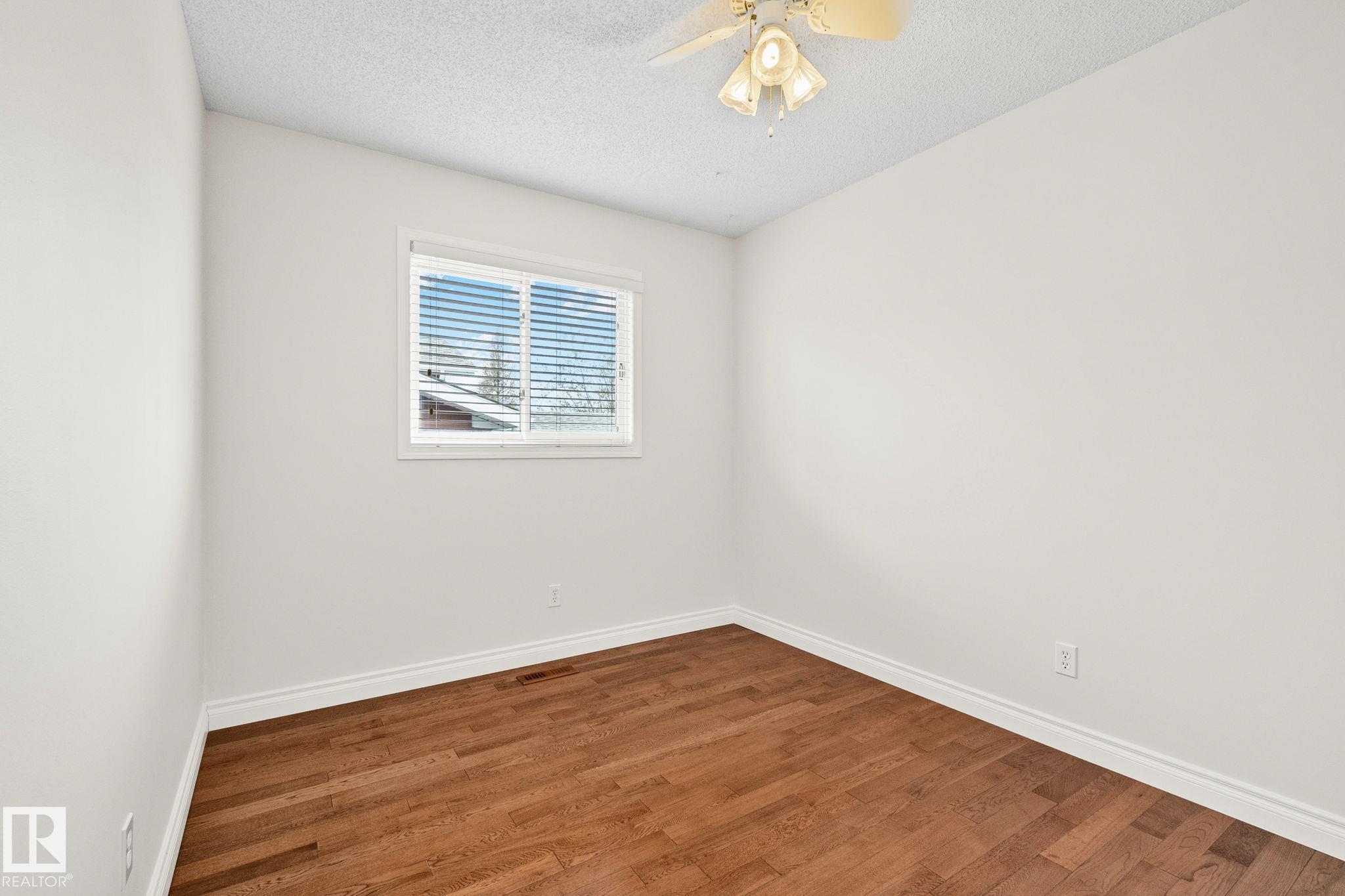https://zimg.paragon.ice.com/ParagonImages/Property/PM/RAE/225400380/31/0/0/8339b4ba45a436ad5ab35338137f0b18/1/93b8f3788e3e9d25201954ca0e46d09c/225400380-29d3df69-9ae0-4443-8d90-69ef6a264d99.JPG