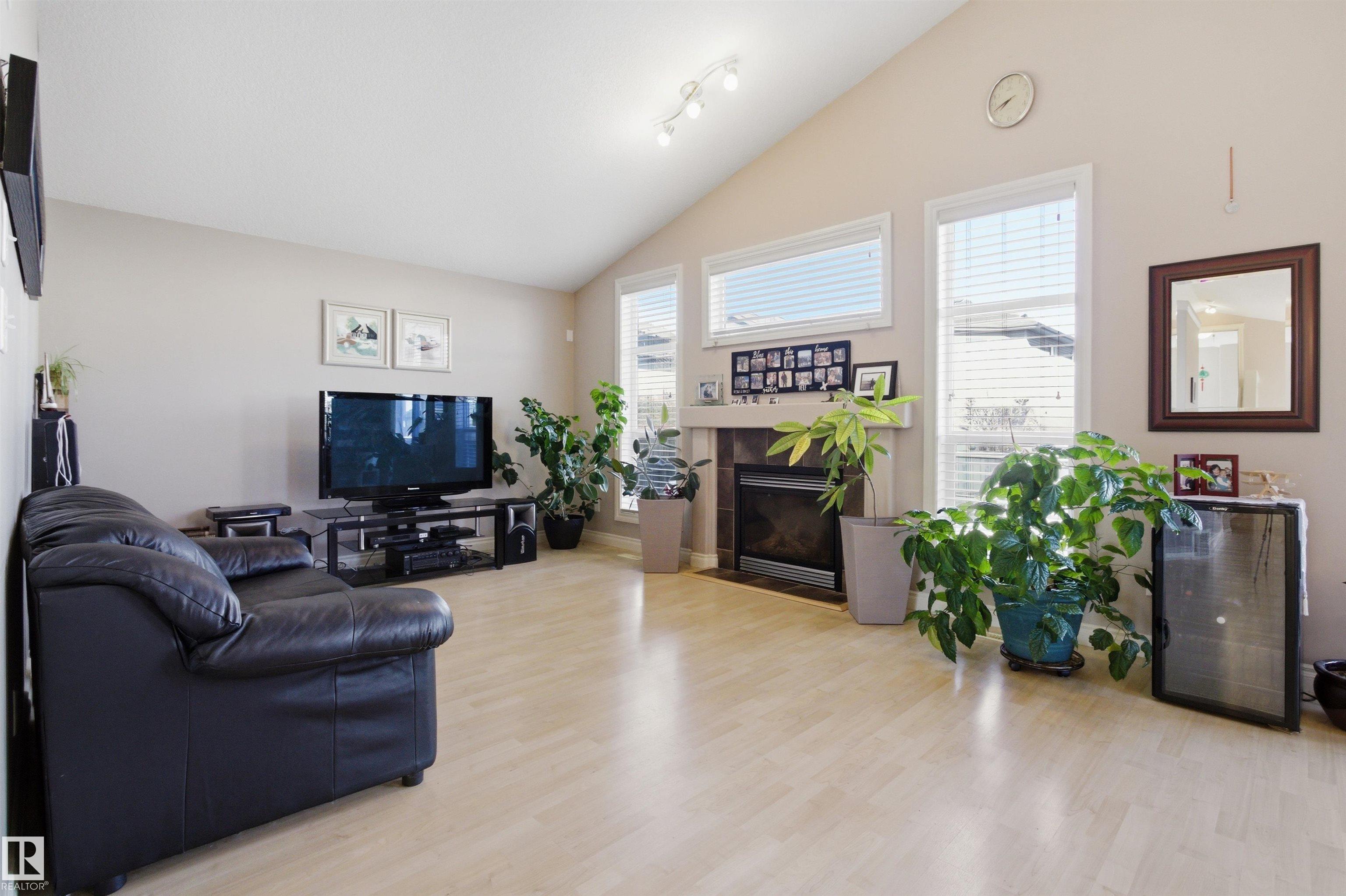 https://zimg.paragon.ice.com/ParagonImages/Property/PM/RAE/225400381/12/0/0/f0cb9c9d216716d337e38f95a36416be/1/b10a658d155f01b679f1312922cd9409/225400381-87324524-a52e-4052-935b-e35fce88ccf0.JPG