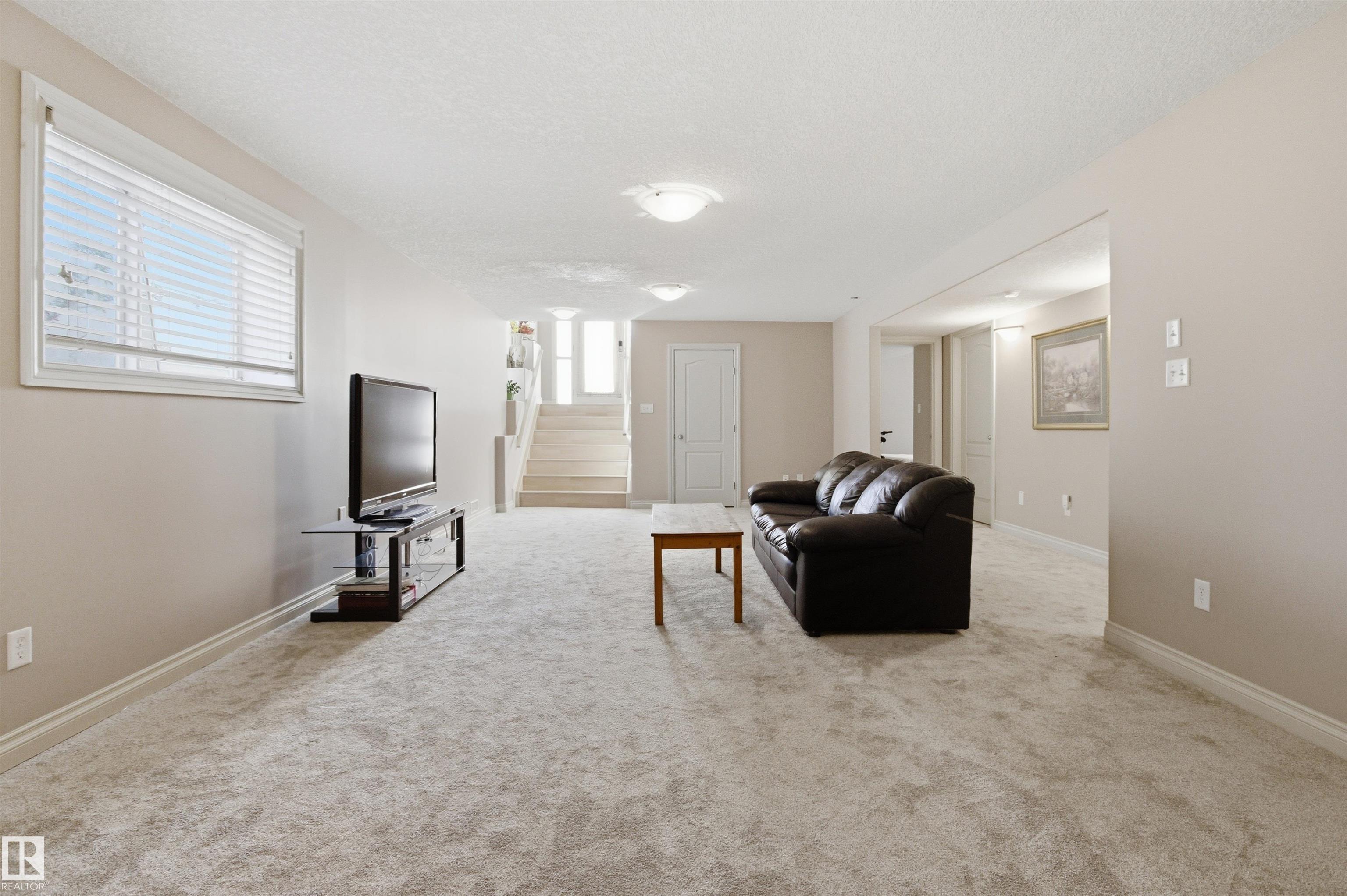 https://zimg.paragon.ice.com/ParagonImages/Property/PM/RAE/225400381/28/0/0/5a2bfdbb469078f6f1fc9d7693e2c6ee/1/b10a658d155f01b679f1312922cd9409/225400381-e2589095-6cc4-4579-9576-585c61d6bf4b.JPG