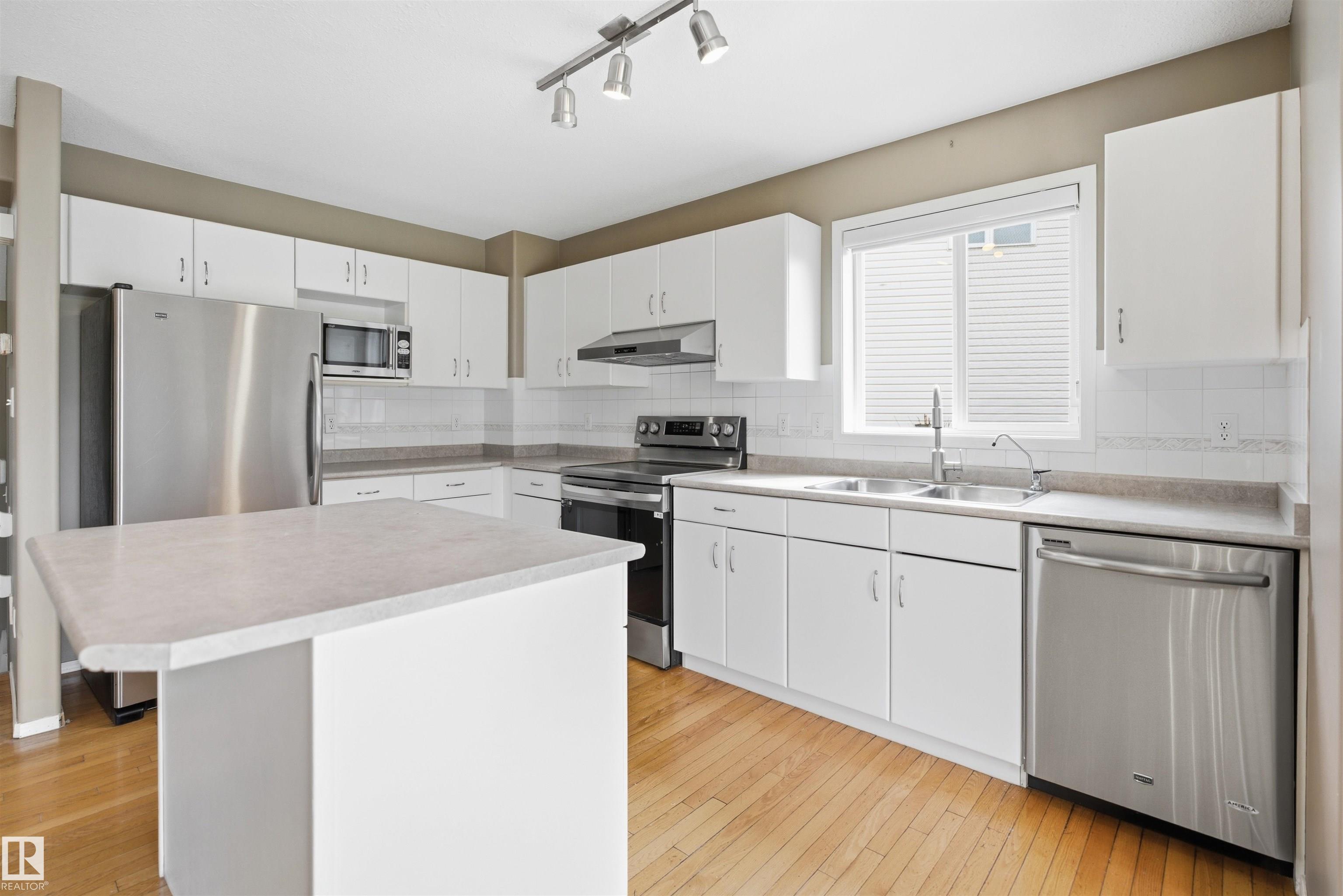 Photo 9 at 2610 -  33a Street NW, Silver Berry, Edmonton