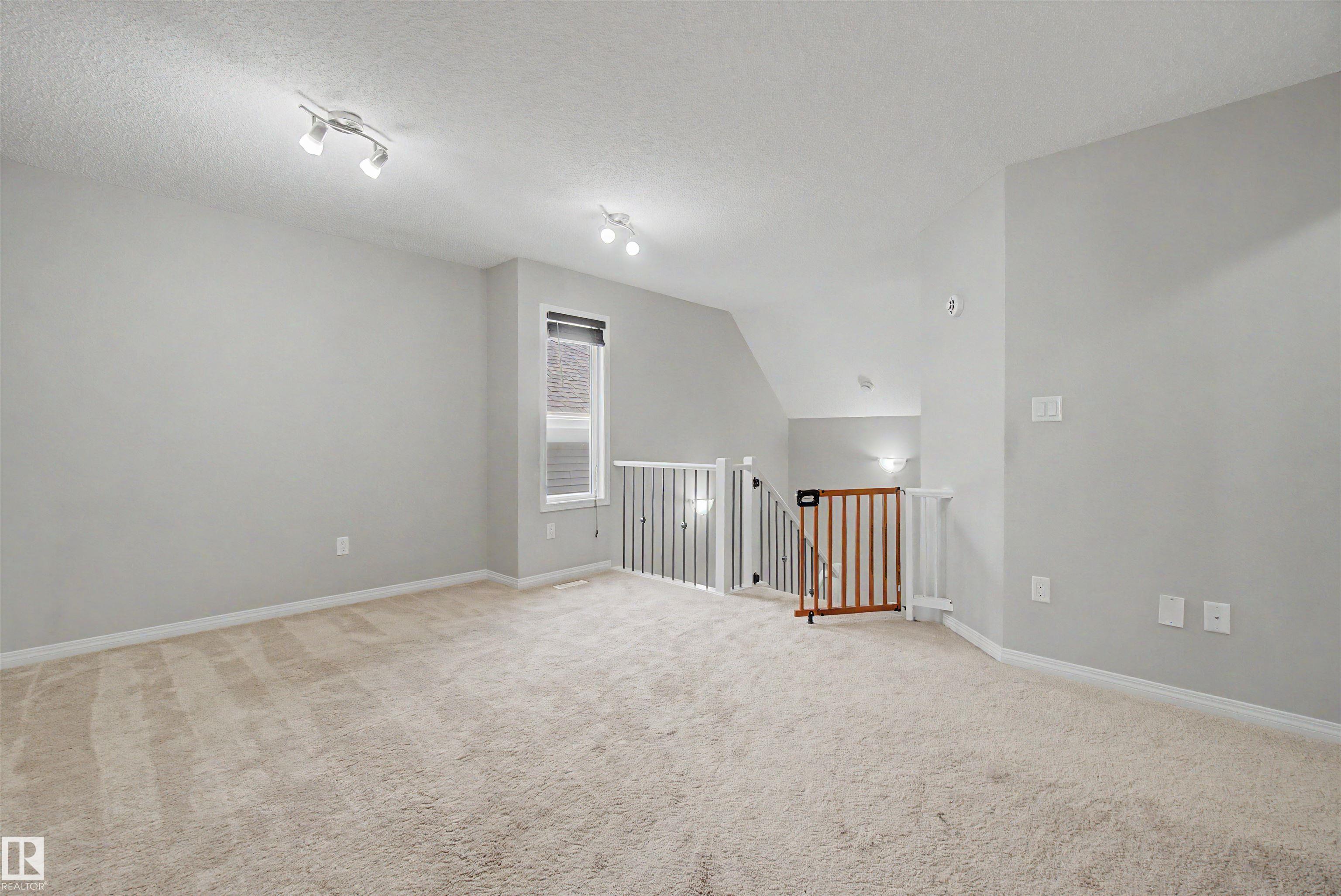 https://zimg.paragon.ice.com/ParagonImages/Property/PM/RAE/225400390/28/0/0/9e4dfbbc5ee1e38a62a8c2a4d2087089/1/45397f42f7547e0ad0cfebeac3f88e66/225400390-e9b9e28f-e4ca-4435-83da-df8142ba3c5d.JPG