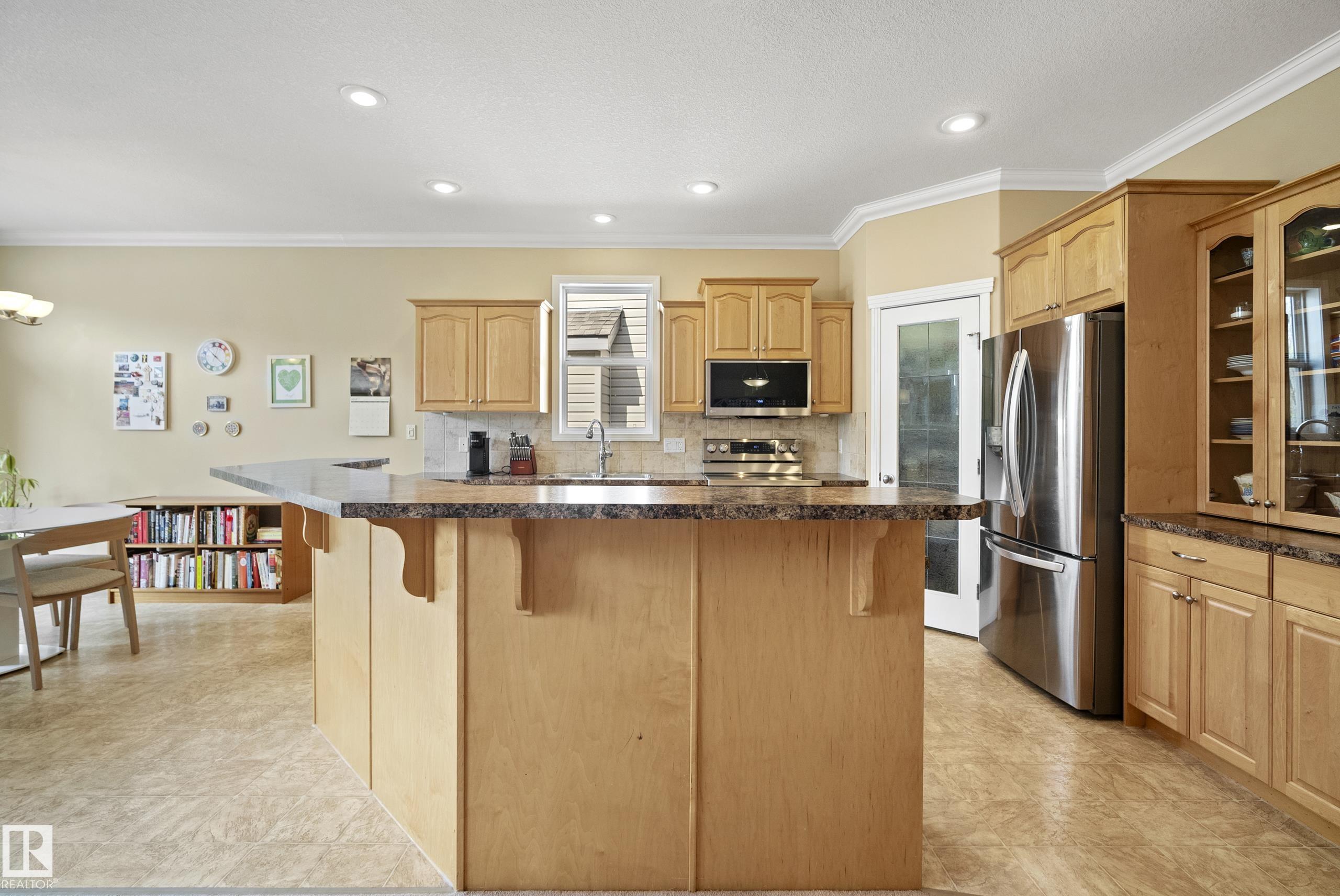 https://zimg.paragon.ice.com/ParagonImages/Property/PM/RAE/225400393/10/0/0/b06a01c71e4667886d7e5a9de8134836/1/af712a395f329c59d0e39f203cced82d/225400393-e2e80370-d6d8-45f6-8f7c-89690238aef8.JPG