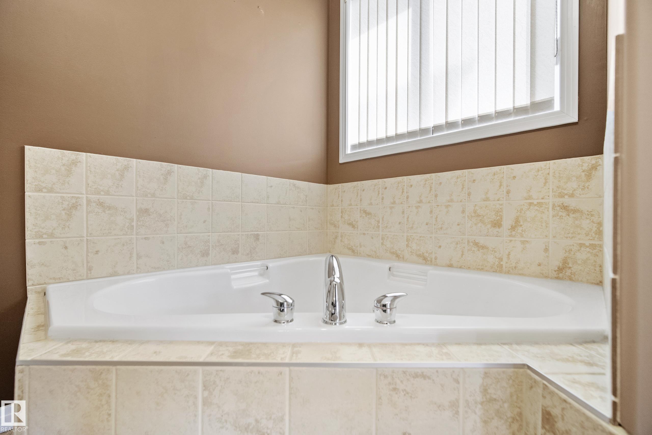 https://zimg.paragon.ice.com/ParagonImages/Property/PM/RAE/225400393/25/0/0/a8caf9161d7aaa8fe4f887f7865e9195/1/af712a395f329c59d0e39f203cced82d/225400393-7db84aaf-86e3-490d-af75-c8f258f85c70.JPG