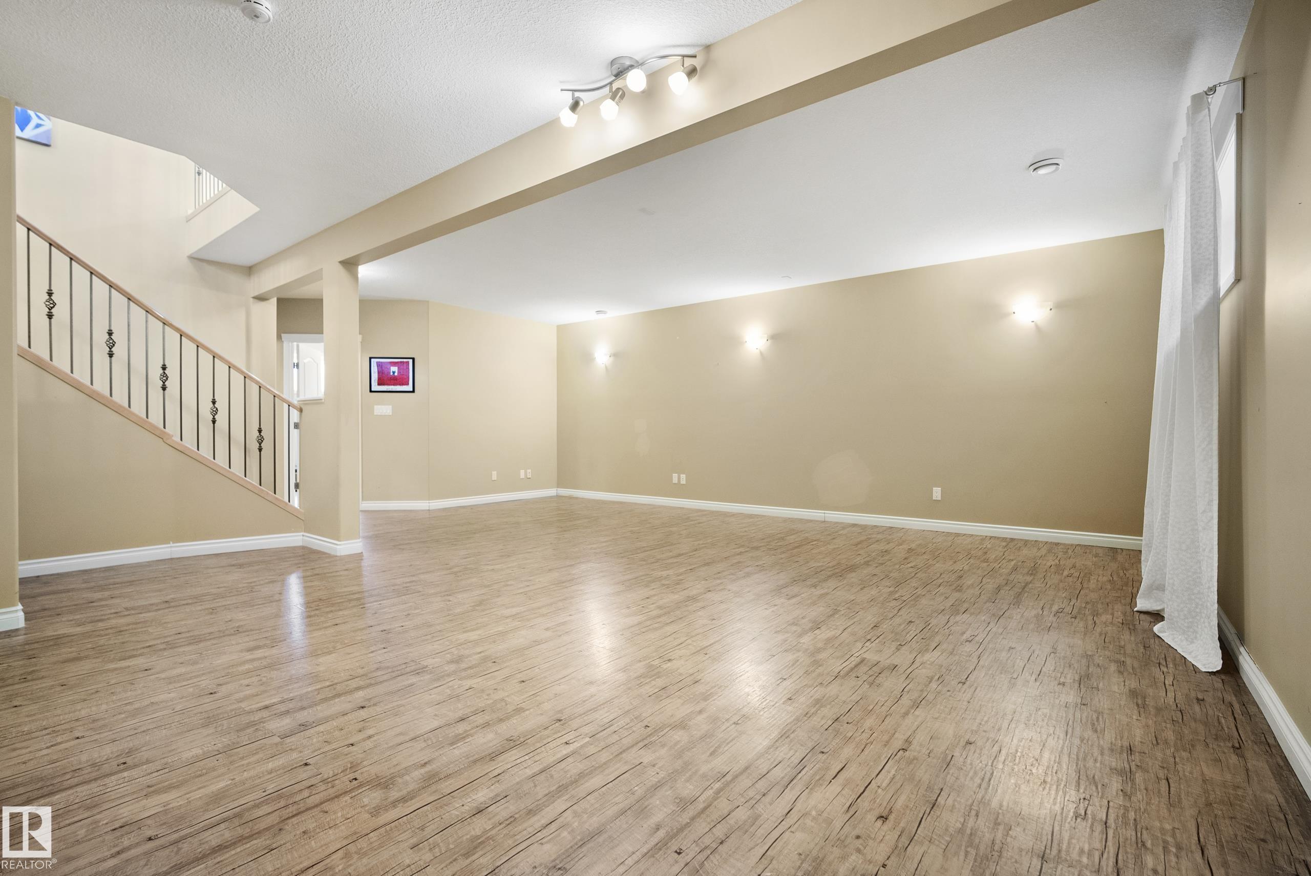 https://zimg.paragon.ice.com/ParagonImages/Property/PM/RAE/225400393/32/0/0/187907dd0ca90991d60a81f2b4ea5932/1/af712a395f329c59d0e39f203cced82d/225400393-eec74536-cf29-4d24-b9f3-8eb56a31442a.JPG