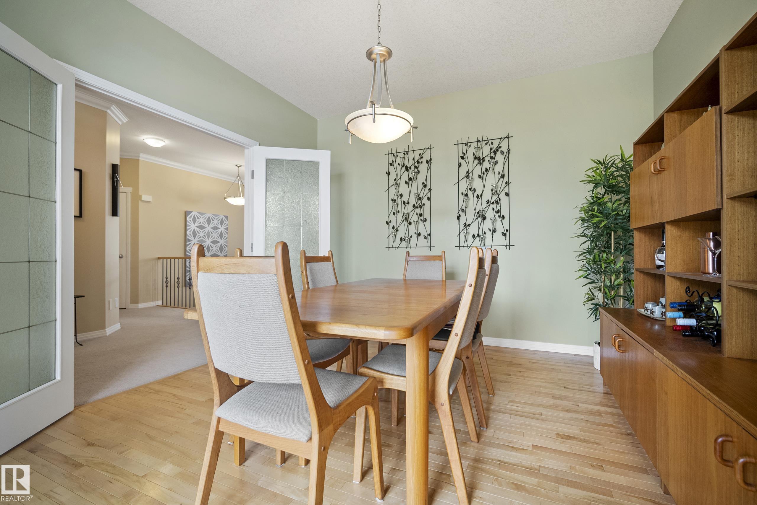 https://zimg.paragon.ice.com/ParagonImages/Property/PM/RAE/225400393/8/0/0/cc2fd4b427d0e1ce92215268bd6cdf56/1/af712a395f329c59d0e39f203cced82d/225400393-d5f37378-b9cd-42f4-9749-0db2b834b007.JPG