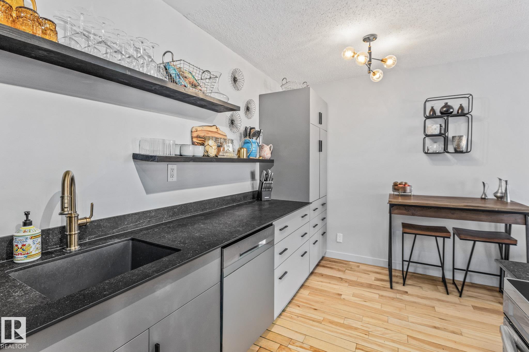 https://zimg.paragon.ice.com/ParagonImages/Property/PM/RAE/225400398/9/0/0/47b47934de2c6d1fab75351e91abce59/1/0f79c5b944159efa5de1783ac4b54d19/225400398-c61aa81a-9f4b-4648-a479-bf71f4347d7b.JPG