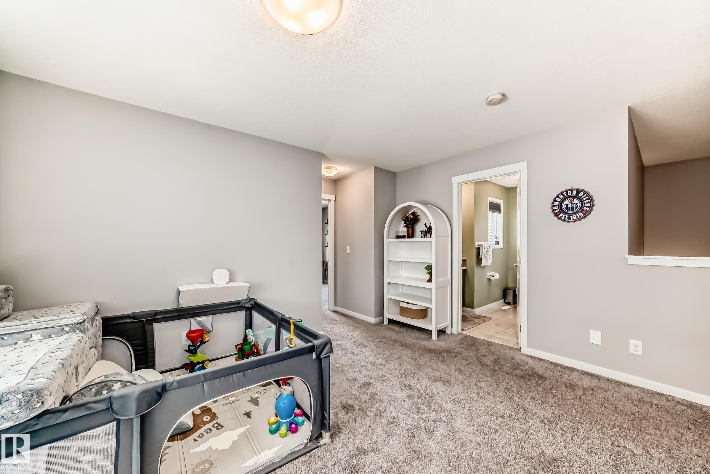 https://zimg.paragon.ice.com/ParagonImages/Property/PM/RAE/225400399/44/0/0/c502e03154eaf683eb6ce7329dfbd5de/1/187a897f75441d6a7e8ae2367655ed13/225400399-9238e023-5780-446f-8732-3e19bb39fee7.JPG