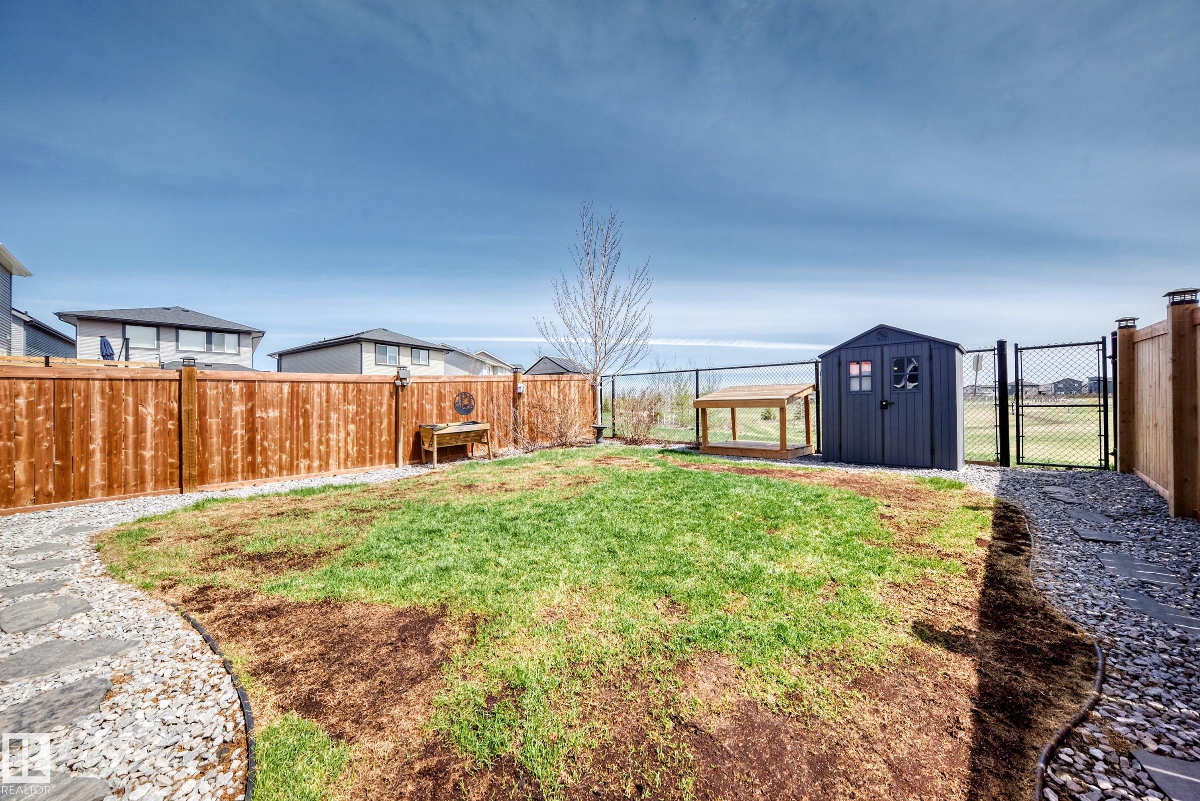 https://zimg.paragon.ice.com/ParagonImages/Property/PM/RAE/225400399/58/0/0/9f7b8c5f49464a38125daf495659e08a/1/187a897f75441d6a7e8ae2367655ed13/225400399-6cd03c40-171e-4bc7-9b84-6ee6f966f640.JPG