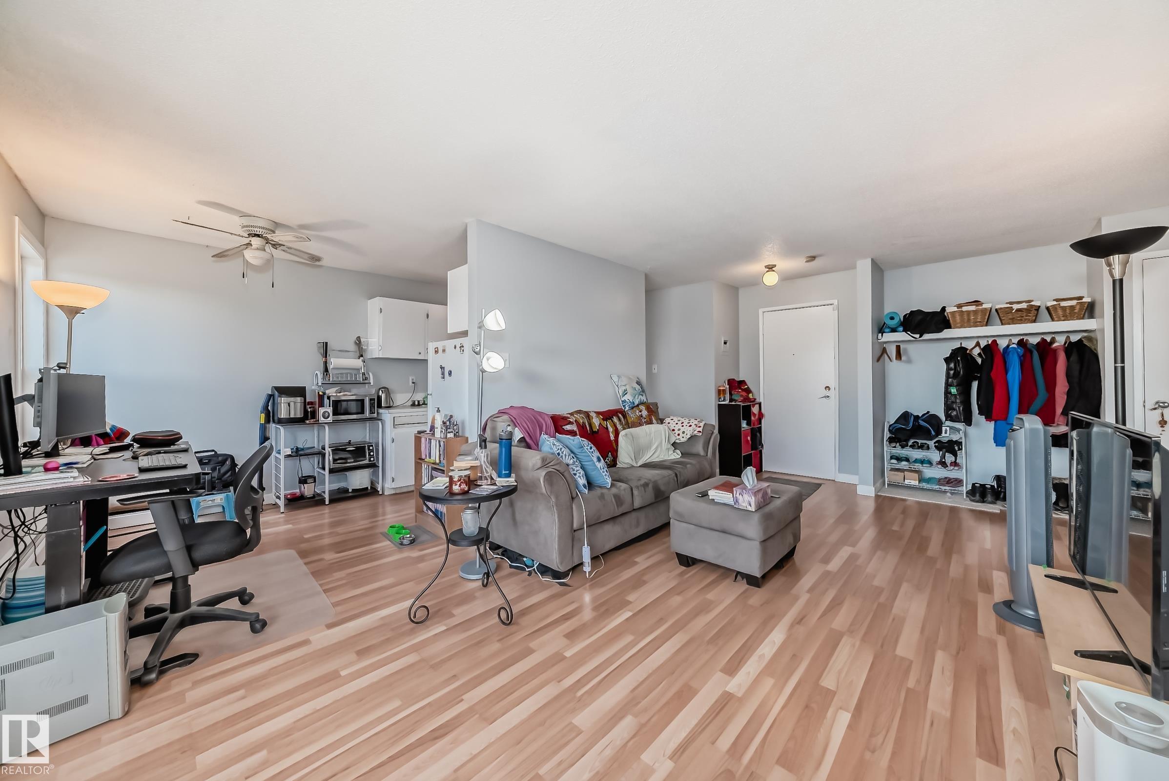 https://zimg.paragon.ice.com/ParagonImages/Property/PM/RAE/225400402/10/0/0/4e90e9f7a09fe68e2525e7cd93e26118/1/c61d2b3abd60da66e30e13482df5e441/225400402-CDC413B6-FDC3-4821-9FB0-92EE7FC1BEA7.JPG