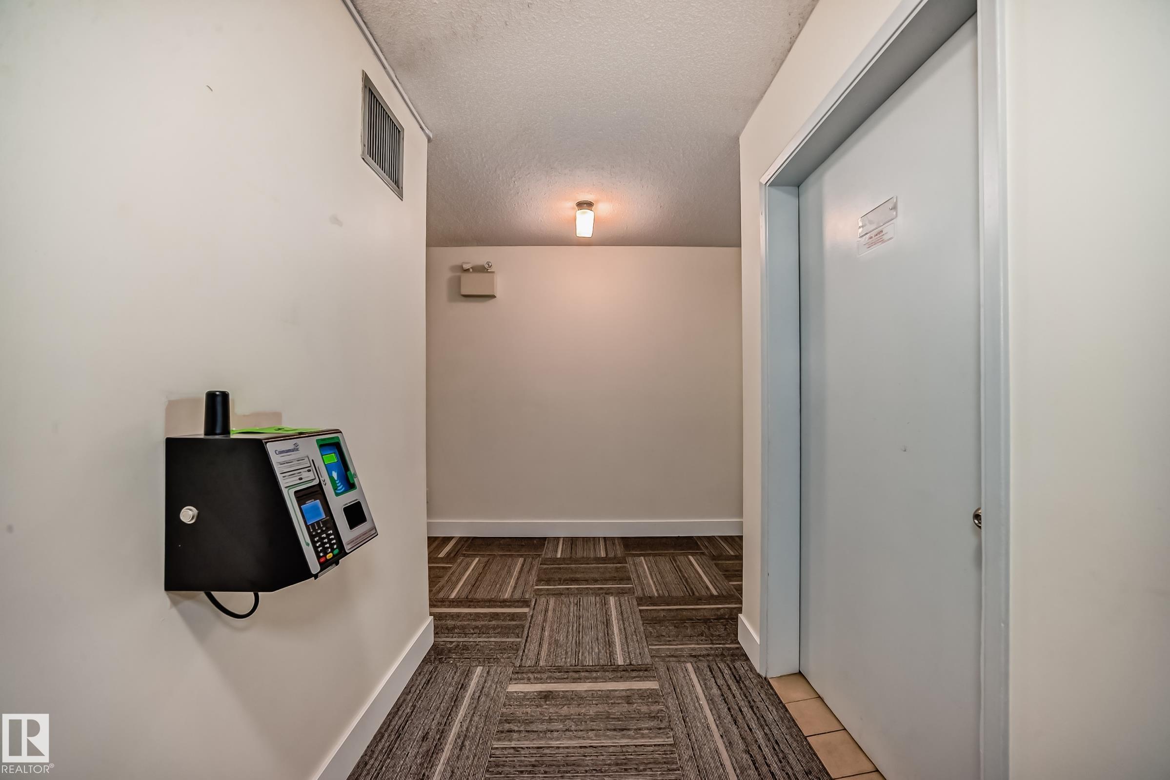 https://zimg.paragon.ice.com/ParagonImages/Property/PM/RAE/225400402/30/0/0/e4663751bd612b4a14ee2272c6e94433/1/c61d2b3abd60da66e30e13482df5e441/225400402-EB02A340-A233-48BE-B84C-A498C6B217BC.JPG