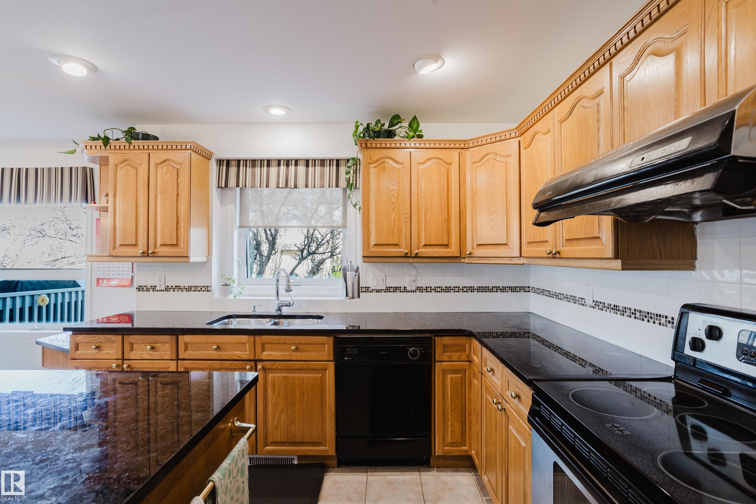 Photo 9 at 518 Reid Close NW, Rhatigan Ridge, Edmonton