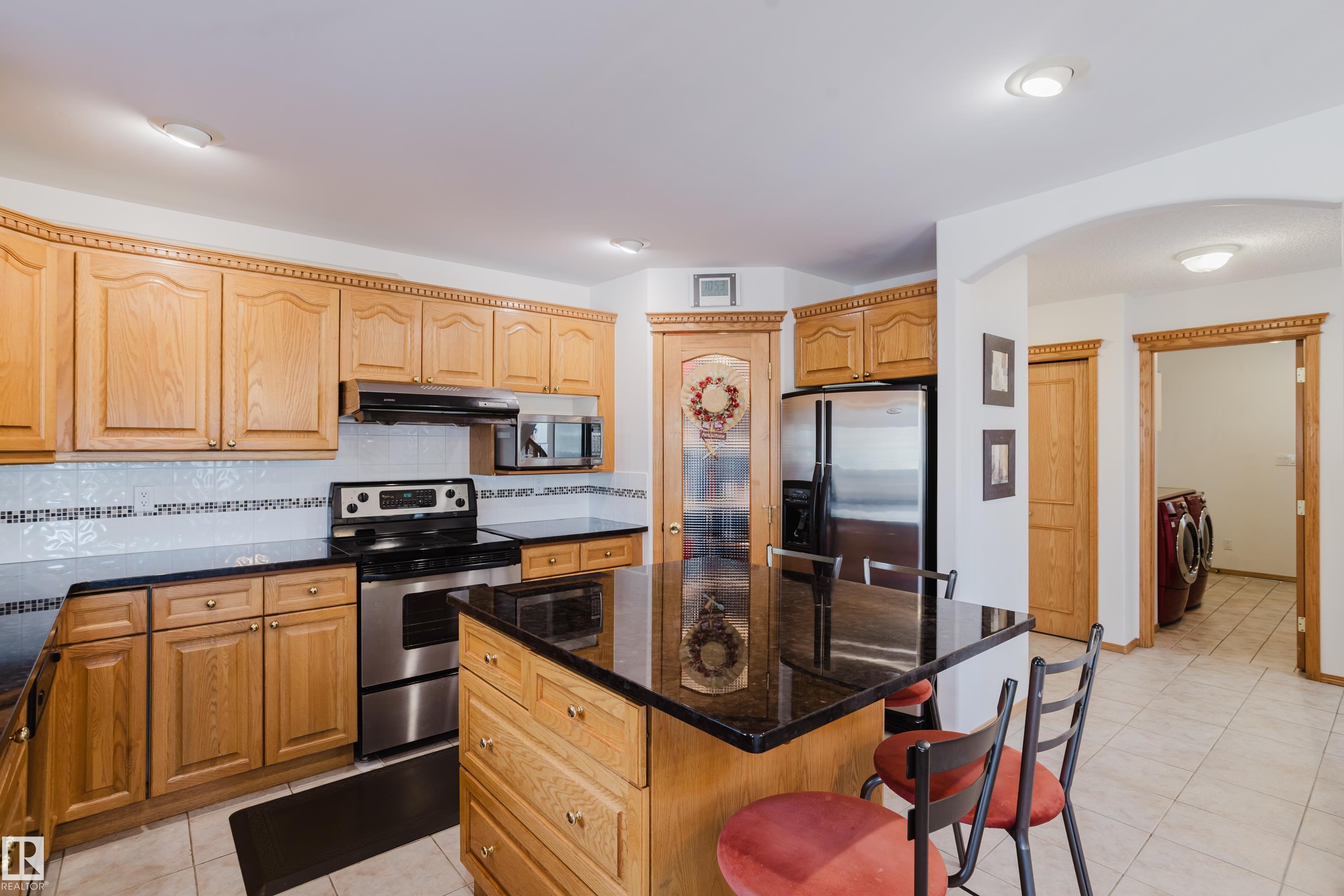 Photo 10 at 518 Reid Close NW, Rhatigan Ridge, Edmonton