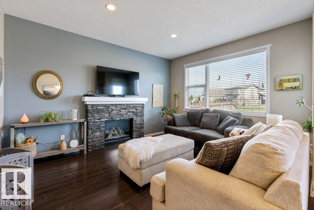 https://zimg.paragon.ice.com/ParagonImages/Property/PM/RAE/225400413/12/0/0/fffc5c0957ec893c0251d3ded2276f1d/1/f0ebd953ece597084f543a4d9331826a/225400413-6c78fc78-26bd-49c7-933f-5481942b5c25.JPG