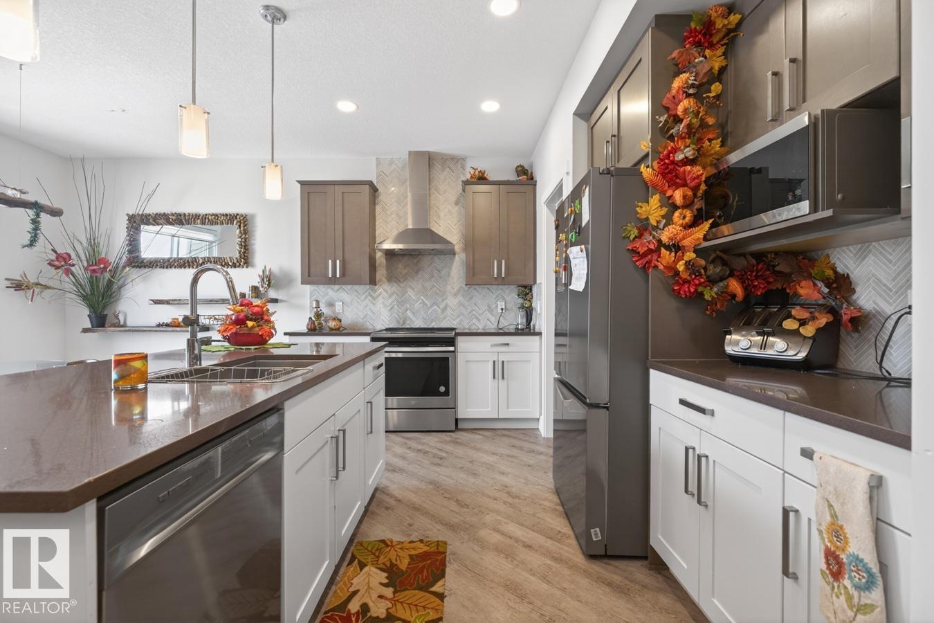Photo 8 at 7942 Erasmus Crescent NW, Edgemont, Edmonton
