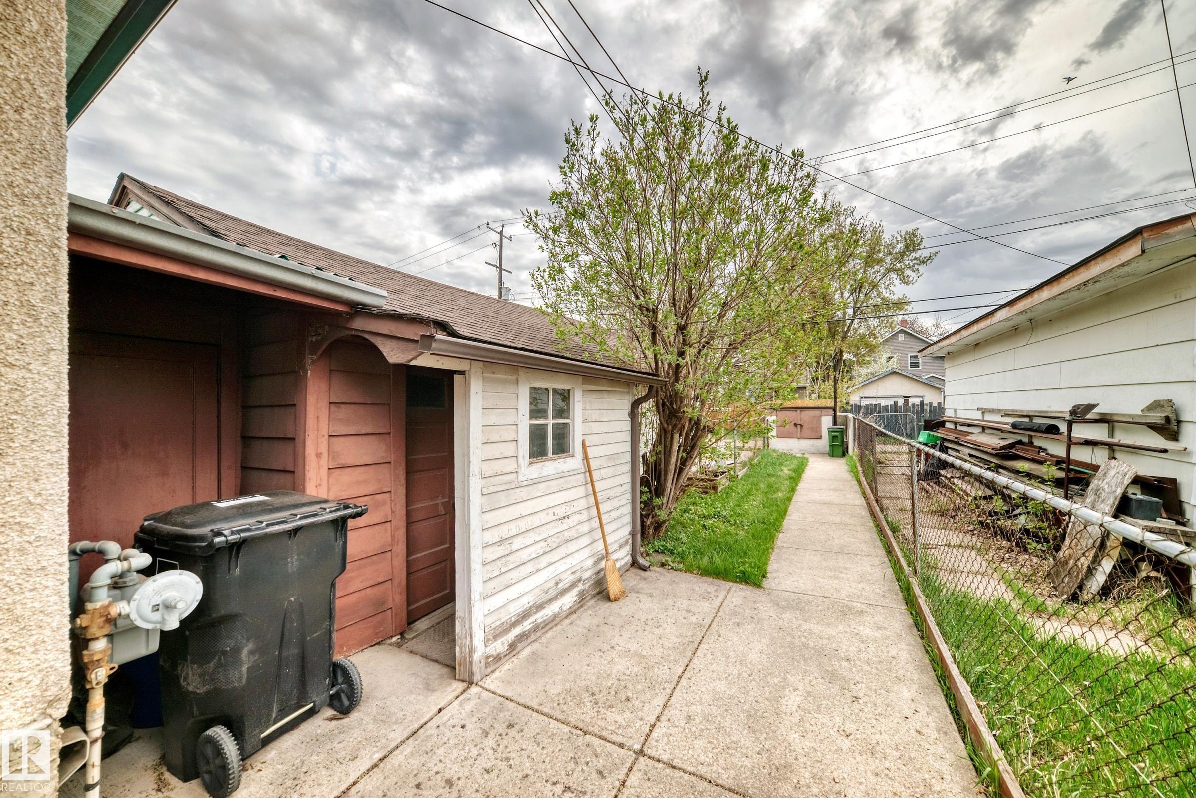 Photo 17 at 11929 91 Street NW, Alberta Avenue, Edmonton