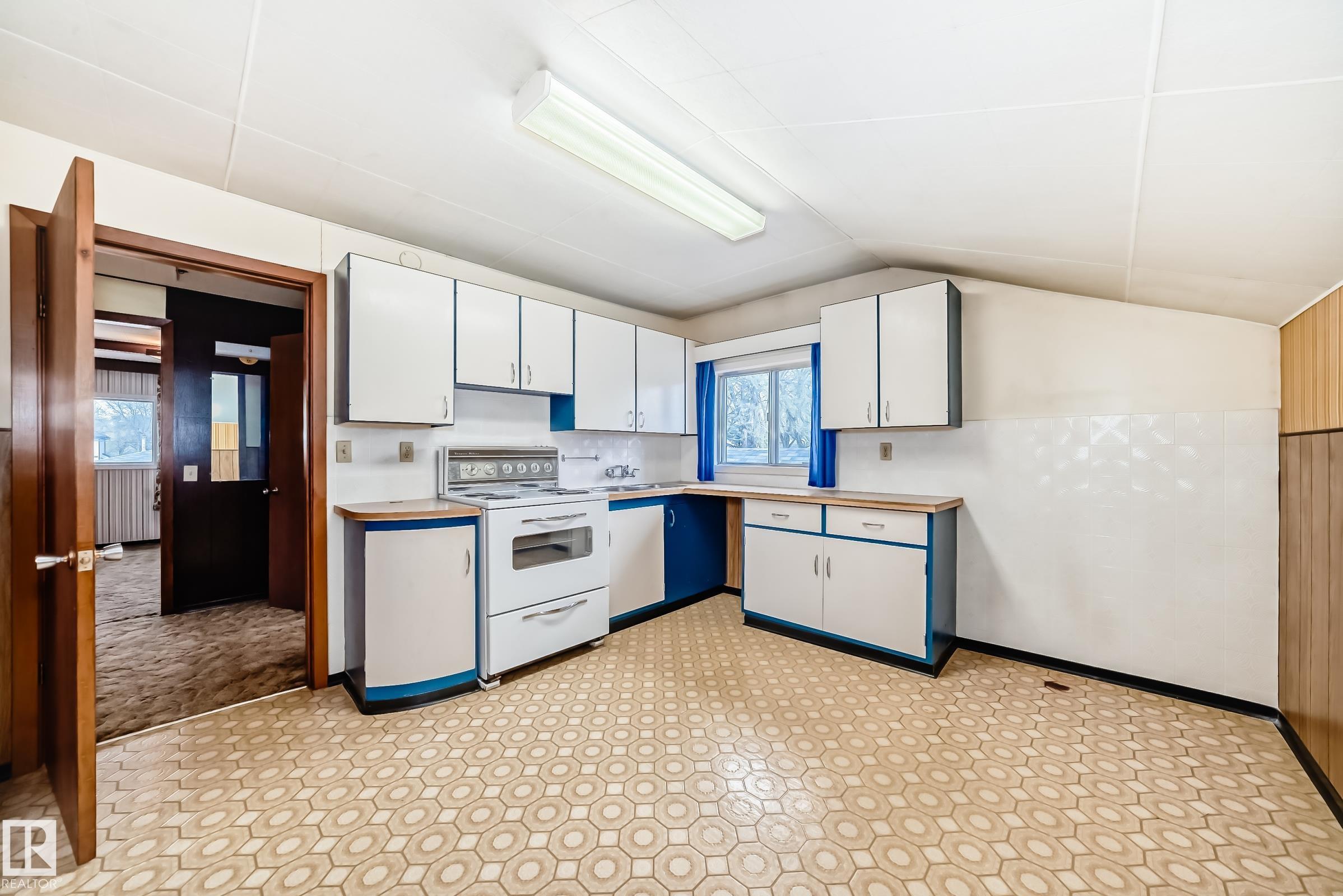 Photo 30 at 11929 91 Street NW, Alberta Avenue, Edmonton