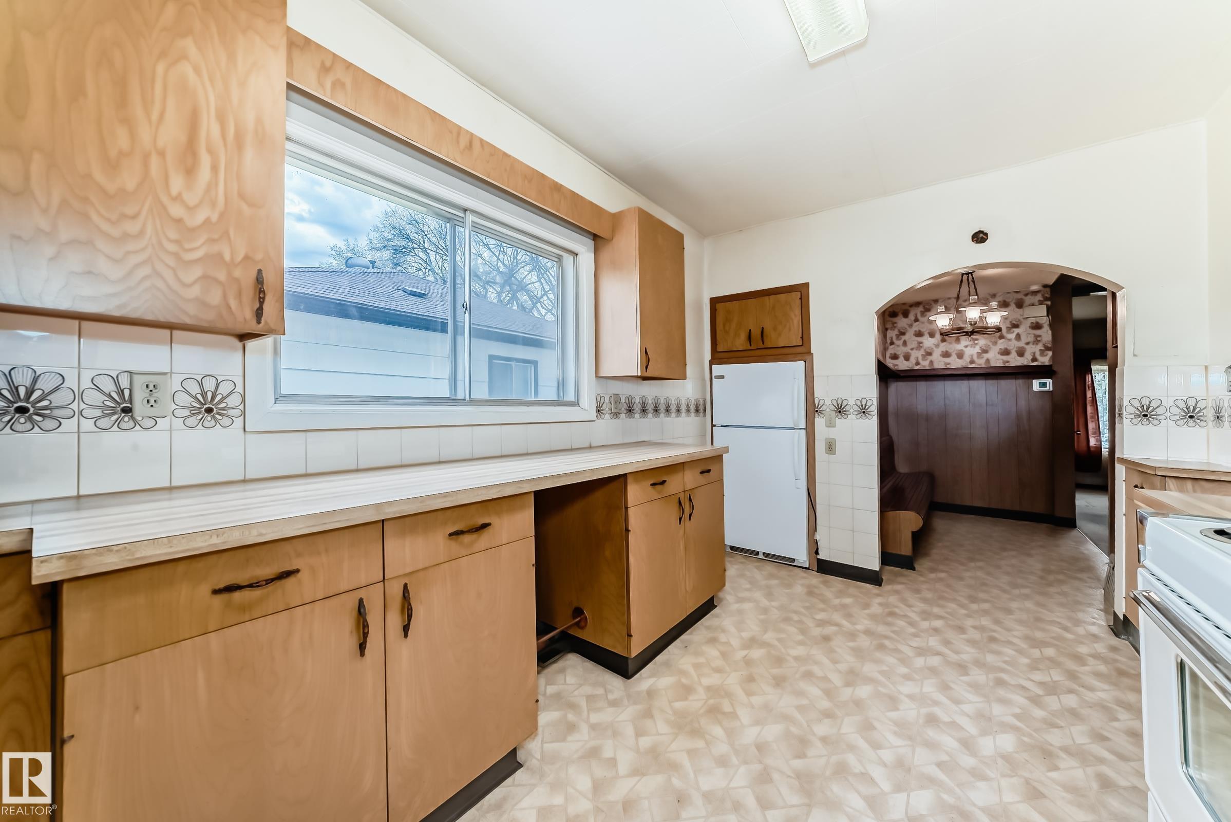 Photo 7 at 11929 91 Street NW, Alberta Avenue, Edmonton