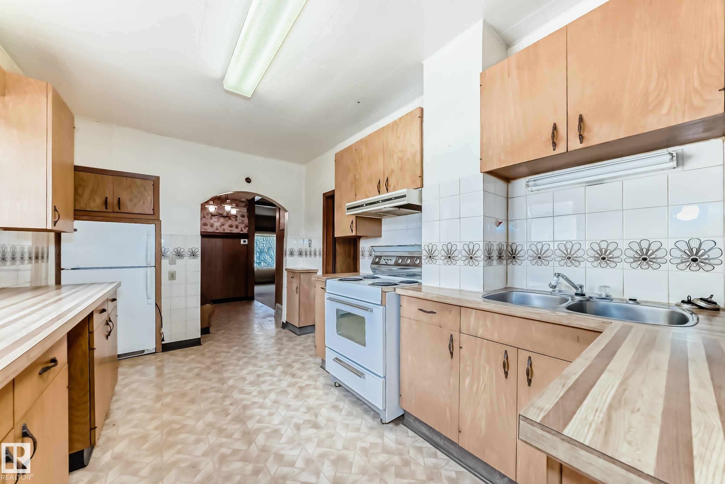 Photo 8 at 11929 91 Street NW, Alberta Avenue, Edmonton