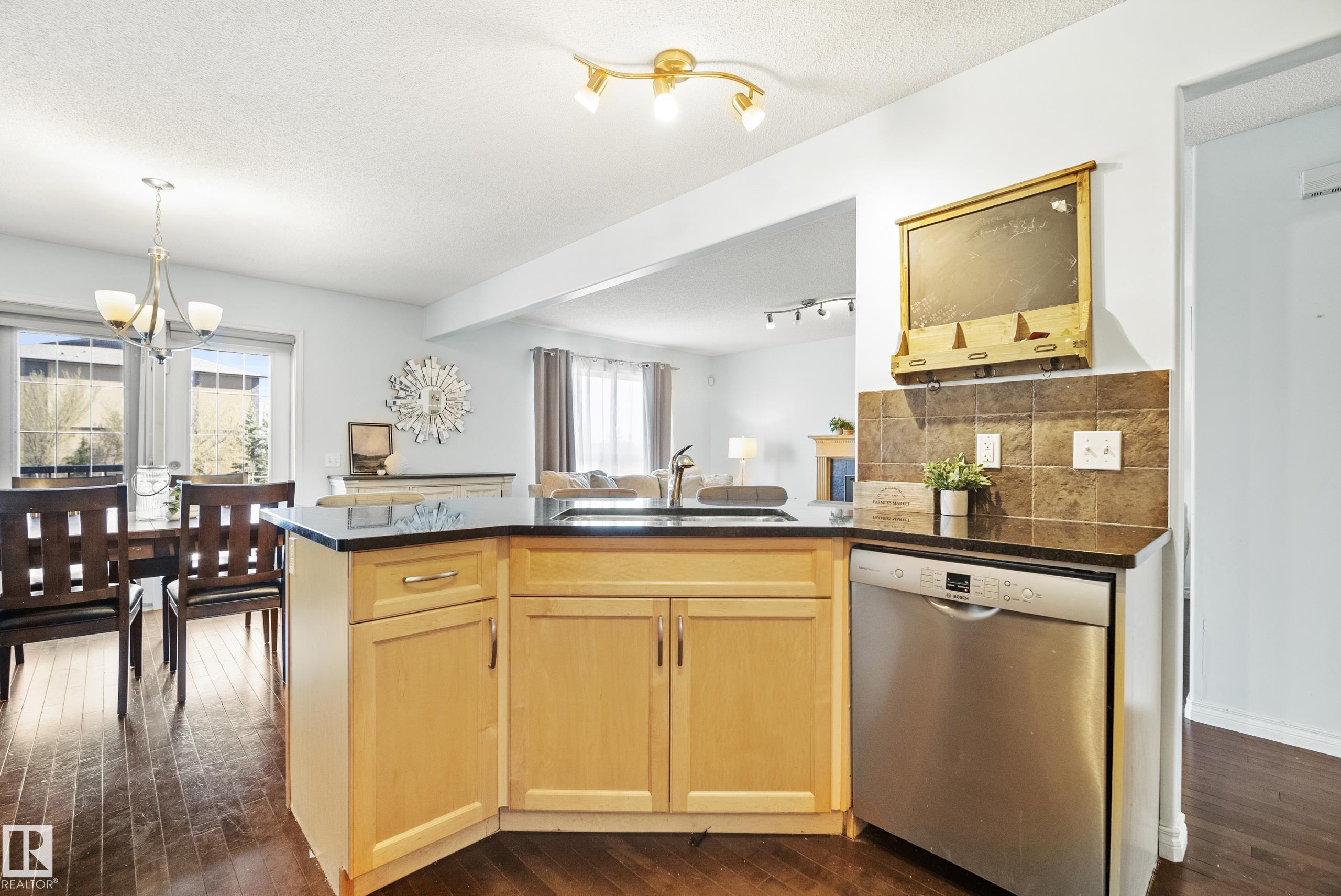 https://zimg.paragon.ice.com/ParagonImages/Property/PM/RAE/225400441/11/0/0/0cc01af1a3d1643f319b45df6405119b/1/bed149b6ce050d71daef34646975a866/225400441-9c4f0c8e-035c-4082-91db-e7778fd8282f.JPG