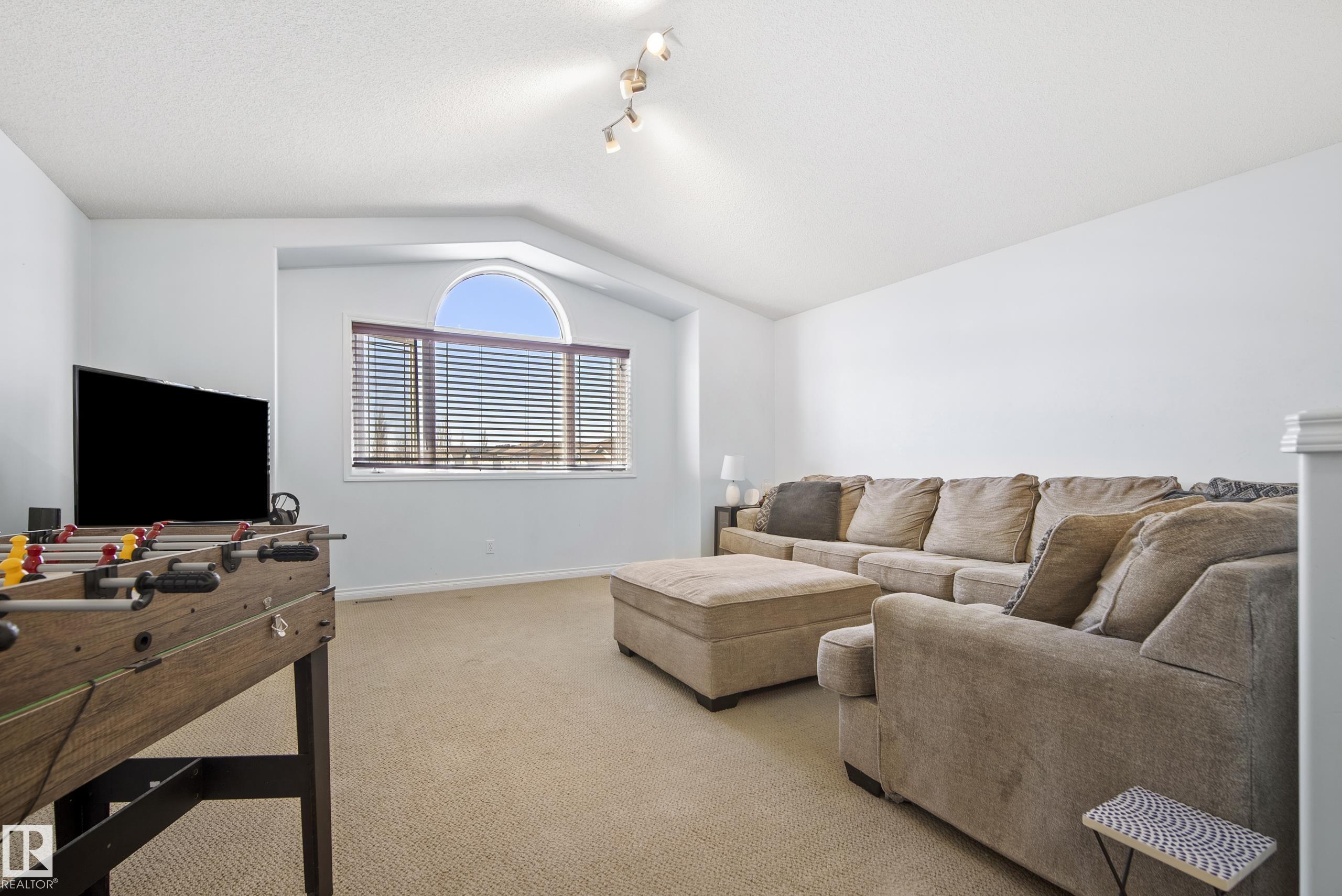 https://zimg.paragon.ice.com/ParagonImages/Property/PM/RAE/225400441/20/0/0/78318364304743006f4725a35534a07d/1/bed149b6ce050d71daef34646975a866/225400441-71d3d9c3-3c64-4ed7-a945-389e3e916bdd.JPG