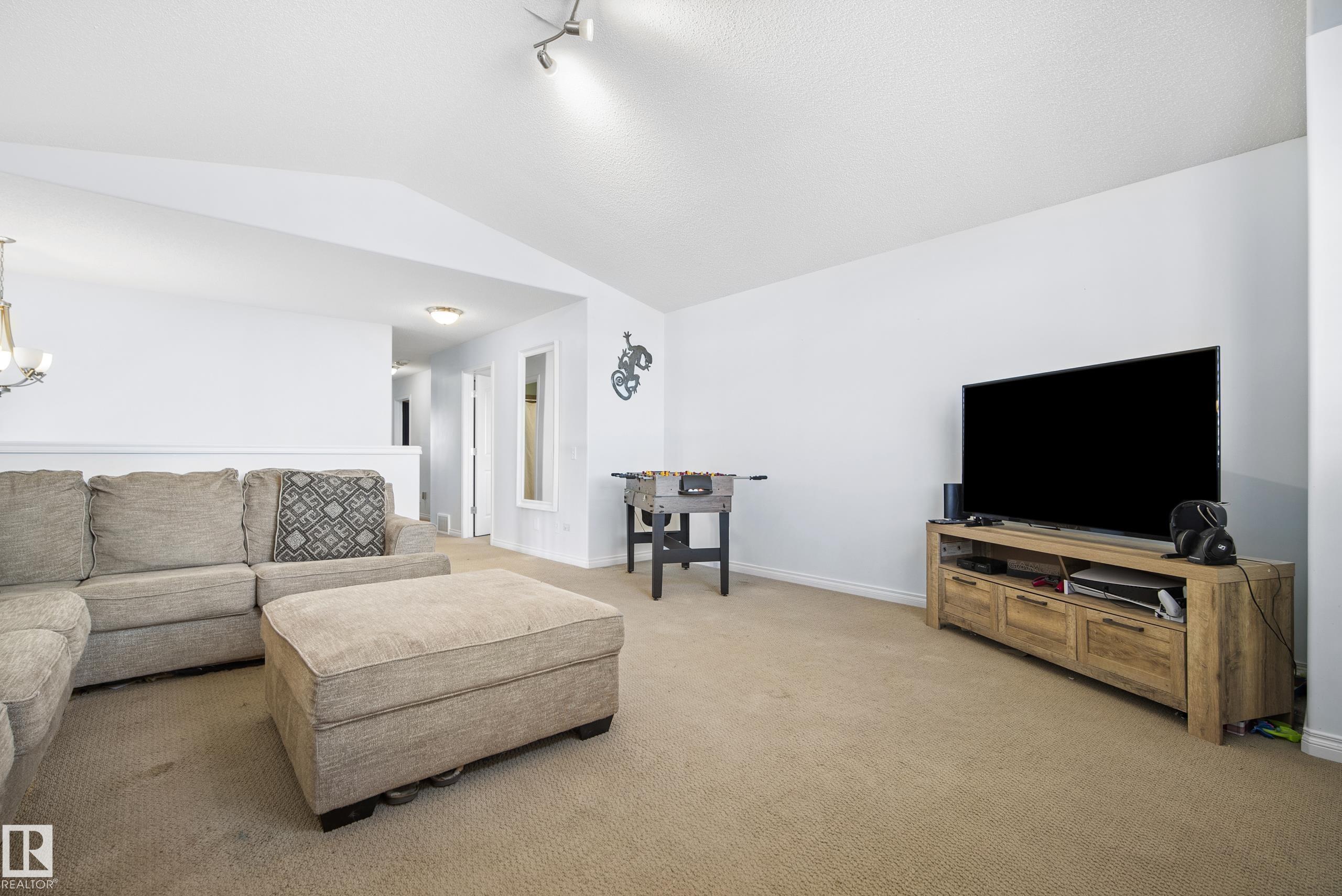 https://zimg.paragon.ice.com/ParagonImages/Property/PM/RAE/225400441/23/0/0/5f09f74af22a26639fa6765e08080c80/1/bed149b6ce050d71daef34646975a866/225400441-e08dfba5-c76b-40ae-97a7-cbfd946cf234.JPG