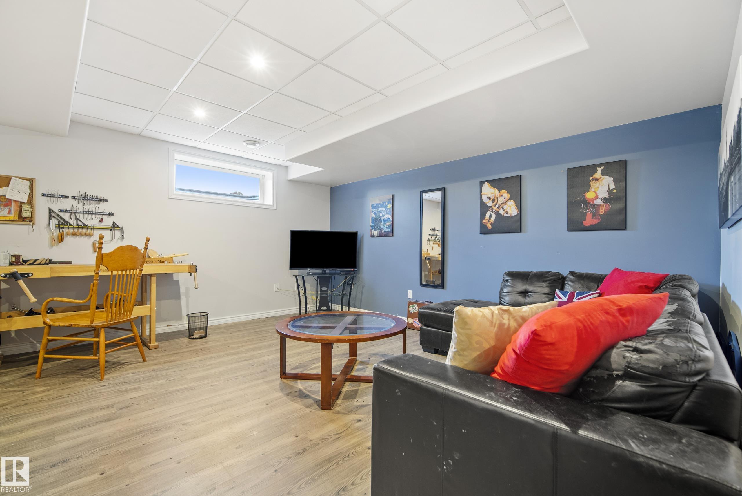 https://zimg.paragon.ice.com/ParagonImages/Property/PM/RAE/225400441/44/0/0/6a610c0175307c42d814271ba3e85342/1/bed149b6ce050d71daef34646975a866/225400441-4fcb36e5-d746-4694-9480-ba1b16e9dfbe.JPG