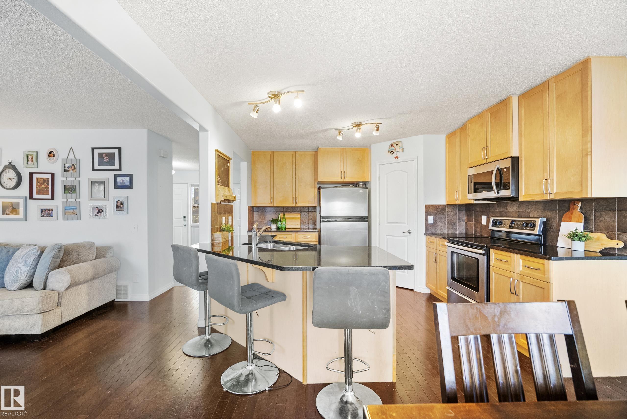 https://zimg.paragon.ice.com/ParagonImages/Property/PM/RAE/225400441/9/0/0/4add8bad6313e93738fdfe7a2f63ac1c/1/bed149b6ce050d71daef34646975a866/225400441-ee2ead20-9317-4dac-afd8-52ca5cbf2476.JPG