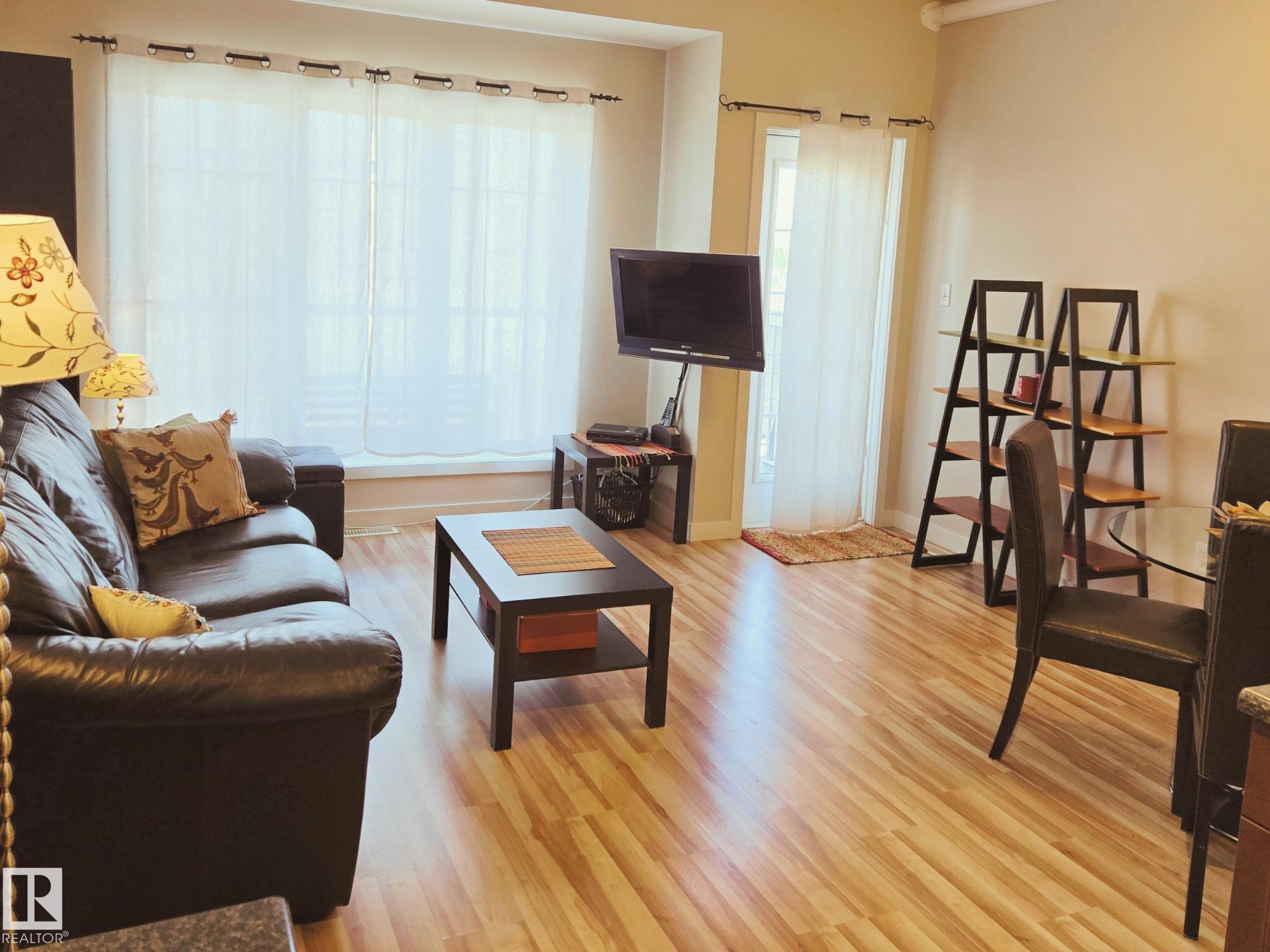 Photo 11 at 3 - 11811 106 Street NW, Westwood, Edmonton