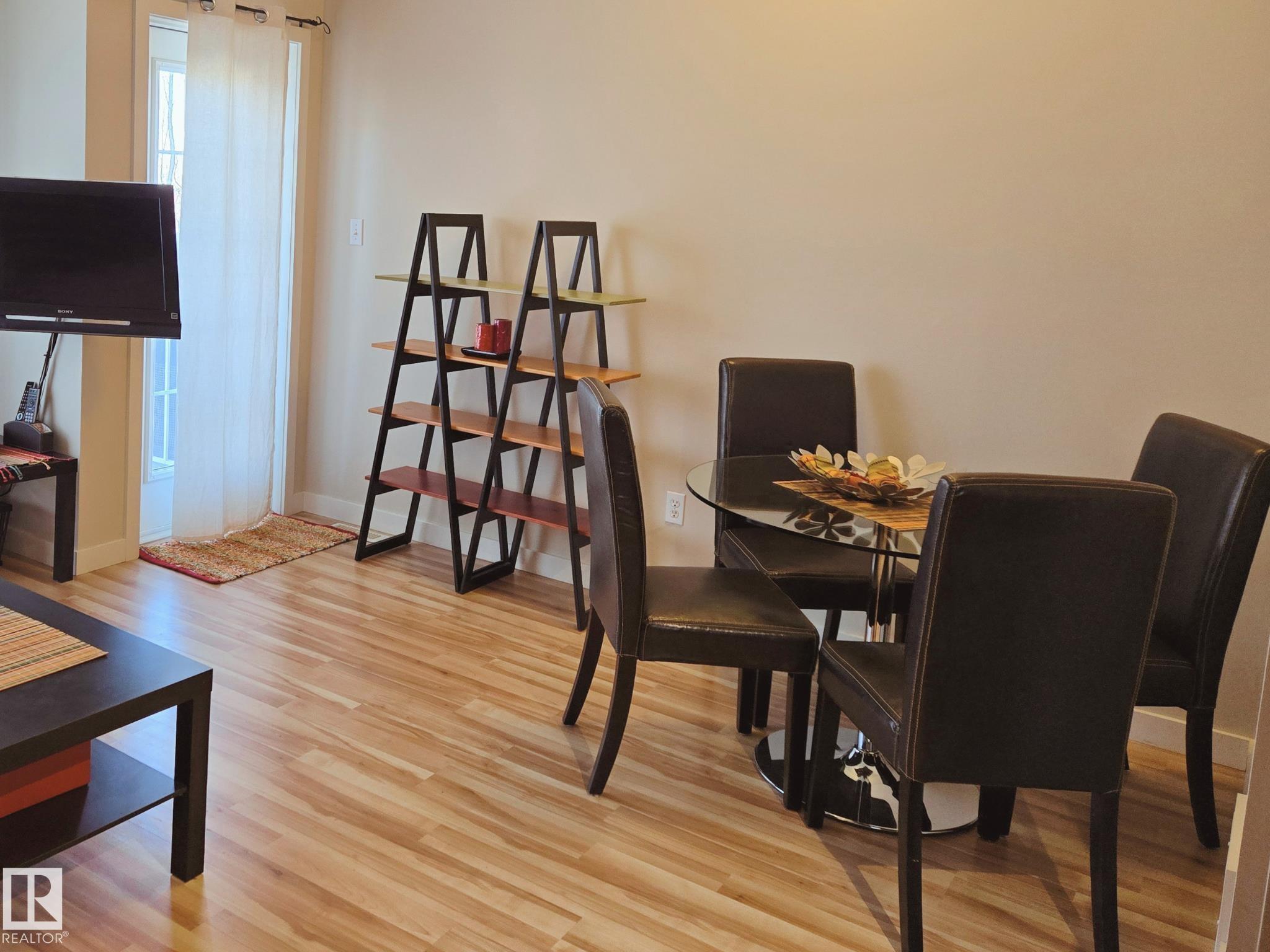 Photo 12 at 3 - 11811 106 Street NW, Westwood, Edmonton