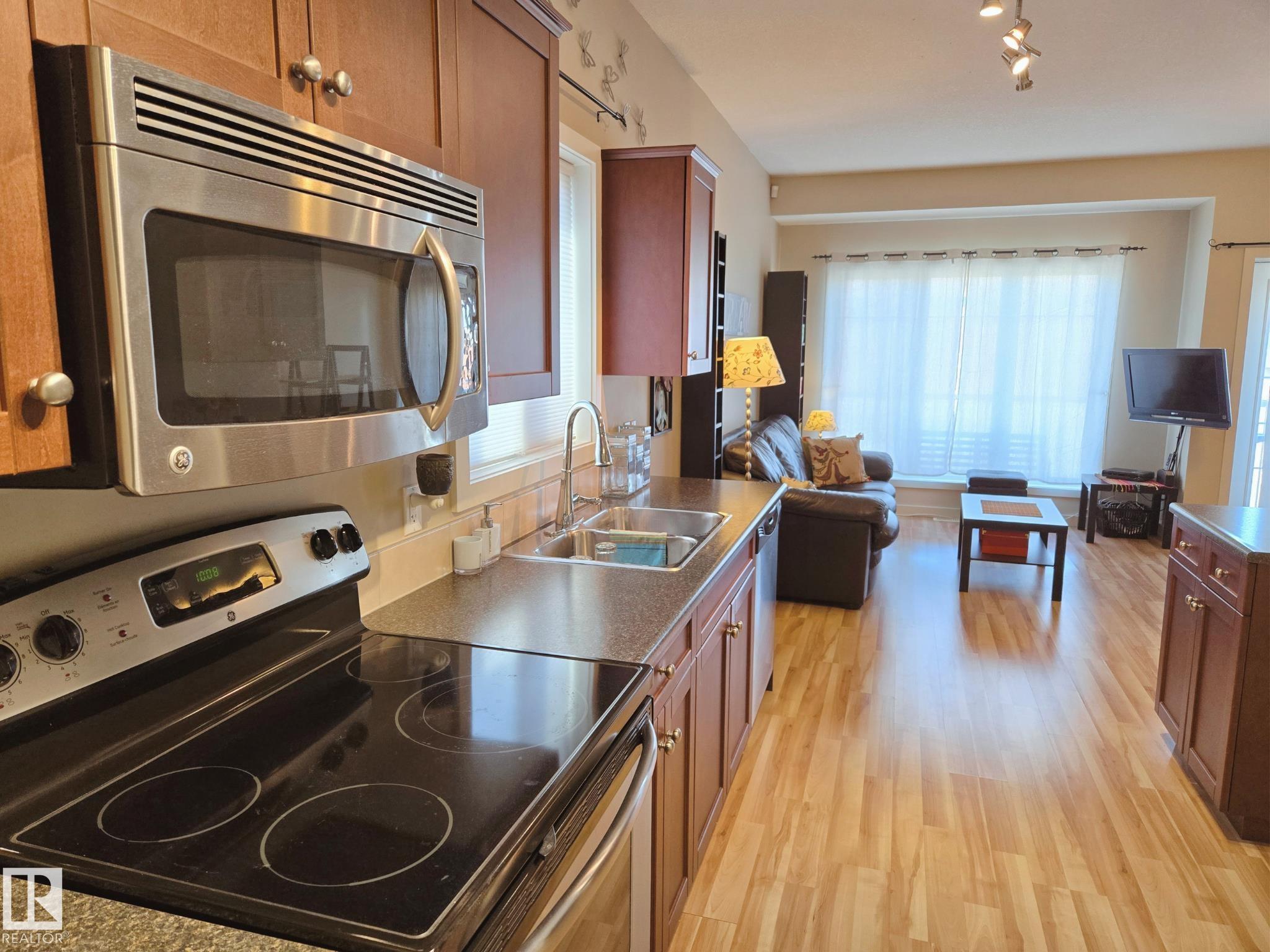 Photo 8 at 3 - 11811 106 Street NW, Westwood, Edmonton