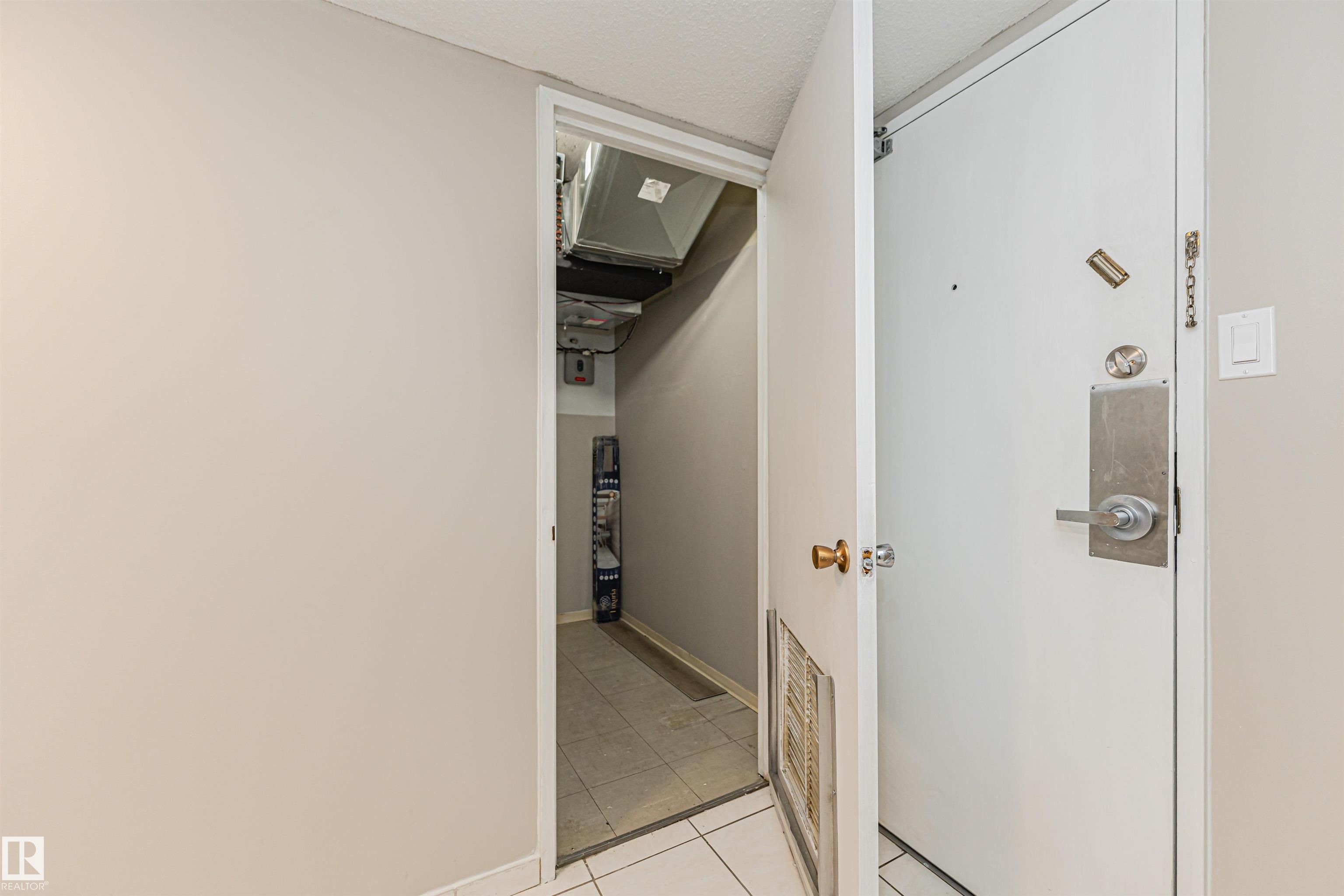 https://zimg.paragon.ice.com/ParagonImages/Property/PM/RAE/225400456/11/0/0/85cf57e61d4e18ec92a942fa099b54b4/1/09d57c0a115493ca6e25c204a8b57d12/225400456-012df957-6a3c-4a6d-ae94-87ba22427d2f.JPG