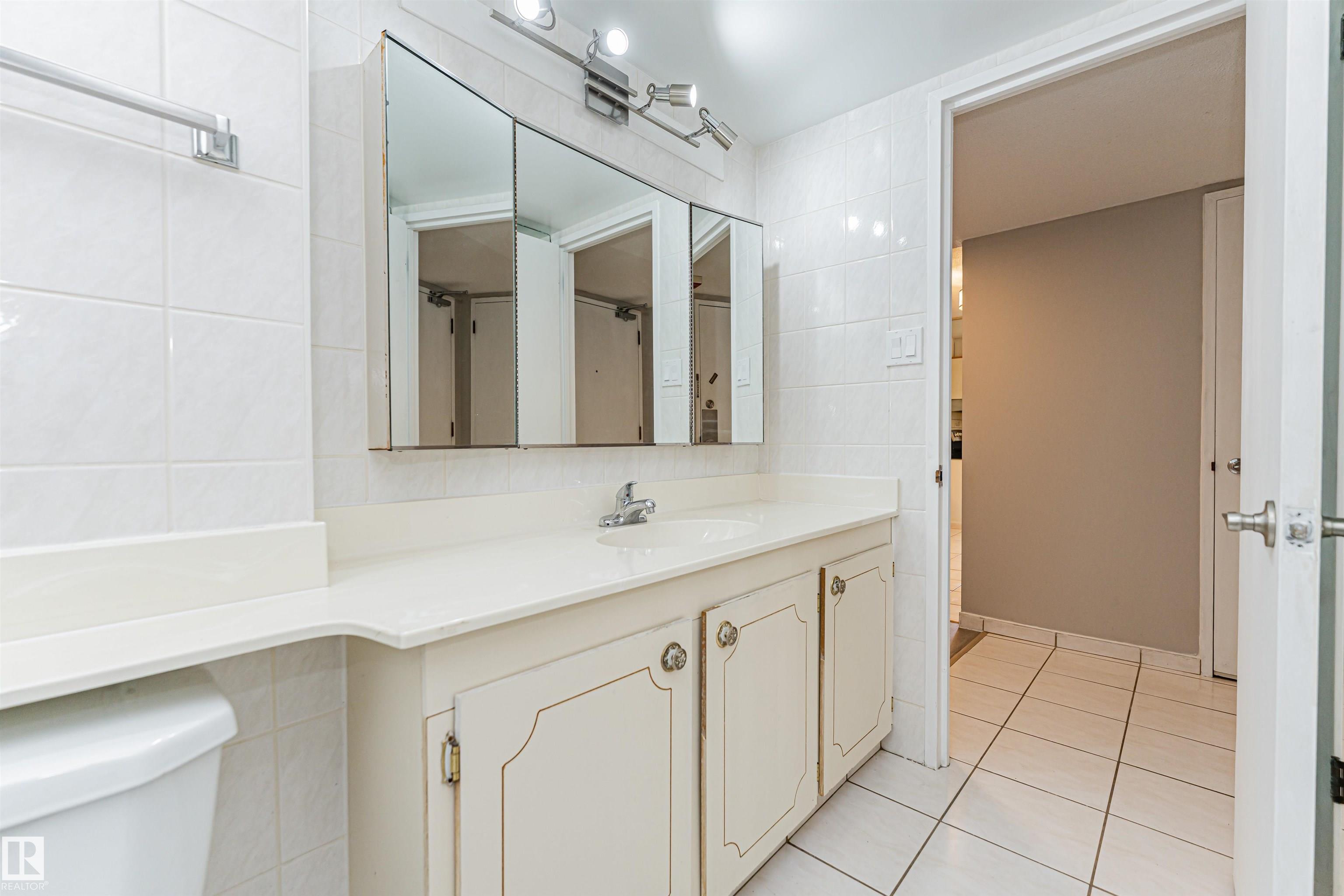 https://zimg.paragon.ice.com/ParagonImages/Property/PM/RAE/225400456/15/0/0/b2de70808699df198c047b44327f8c5b/1/09d57c0a115493ca6e25c204a8b57d12/225400456-de019c94-6b4f-4f54-a14d-d1b7f4e6b4fa.JPG