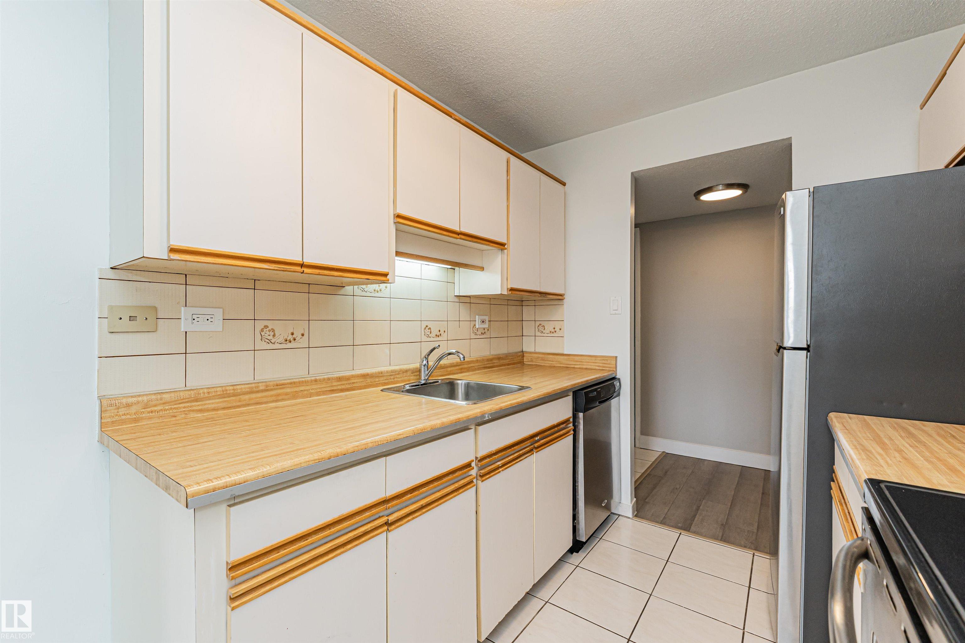 https://zimg.paragon.ice.com/ParagonImages/Property/PM/RAE/225400456/17/0/0/2ca4ef5c84c0842dc22be742c14b687f/1/09d57c0a115493ca6e25c204a8b57d12/225400456-eefeac0b-7485-4c75-964c-b9685c870cff.JPG