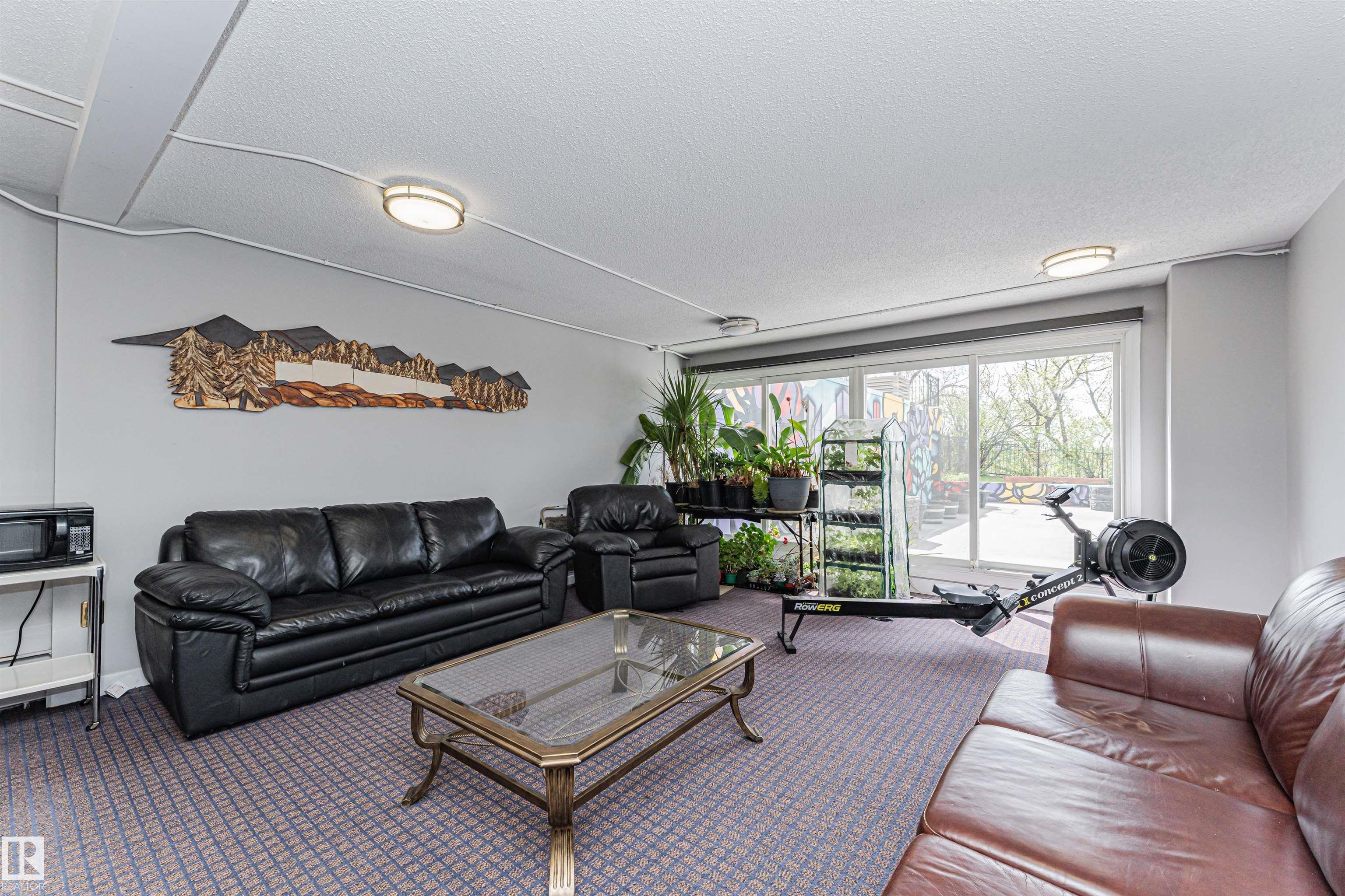 https://zimg.paragon.ice.com/ParagonImages/Property/PM/RAE/225400456/43/0/0/d2c30102b4a5575ba888fa53b9006b72/1/09d57c0a115493ca6e25c204a8b57d12/225400456-81325ea8-bbfd-4334-b2db-43f916a8a978.JPG