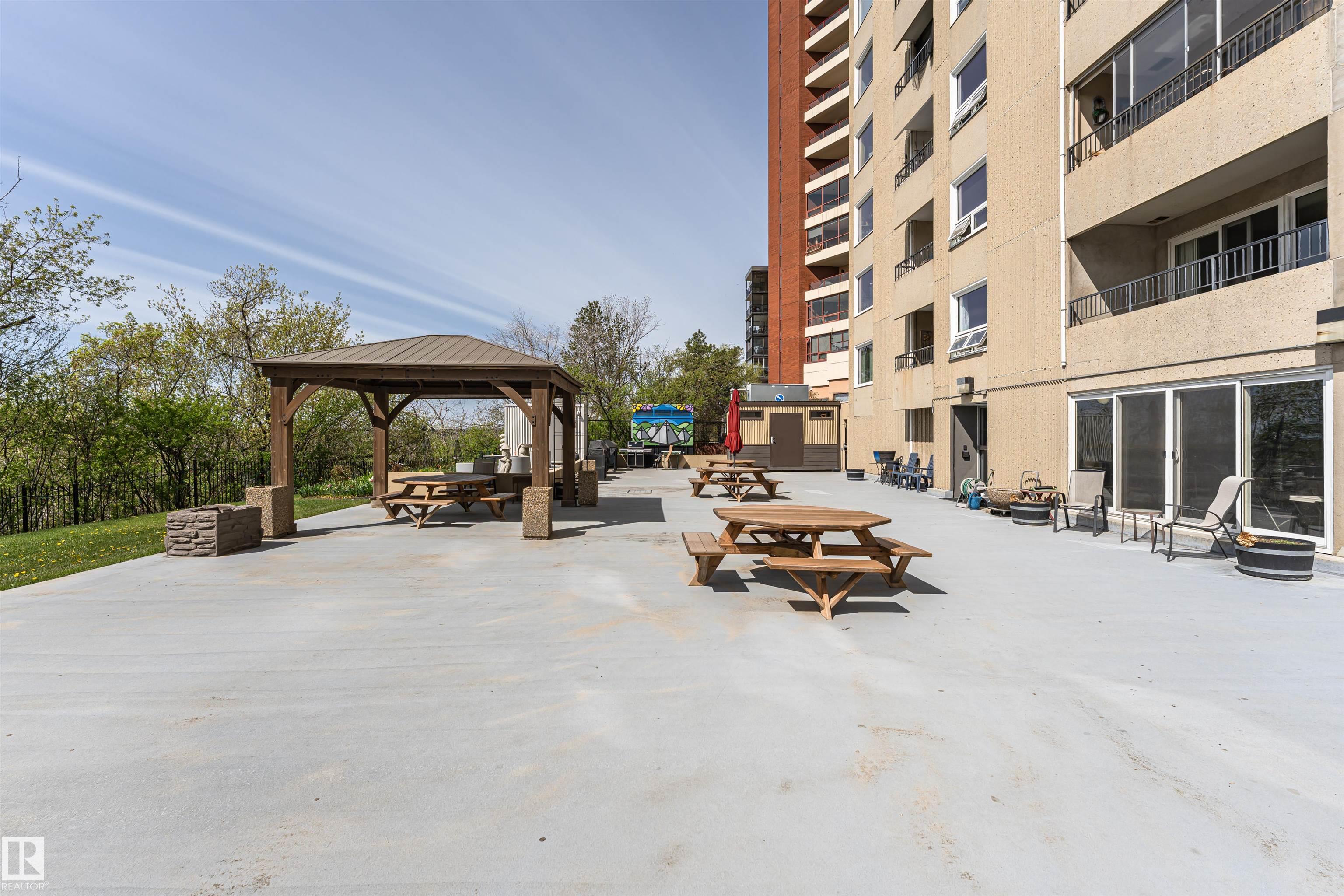 https://zimg.paragon.ice.com/ParagonImages/Property/PM/RAE/225400456/47/0/0/9e2551e55c4c8c496dc11a123ce748c3/1/09d57c0a115493ca6e25c204a8b57d12/225400456-586c59e9-8dd9-4b26-b27e-240c58b39b8d.JPG