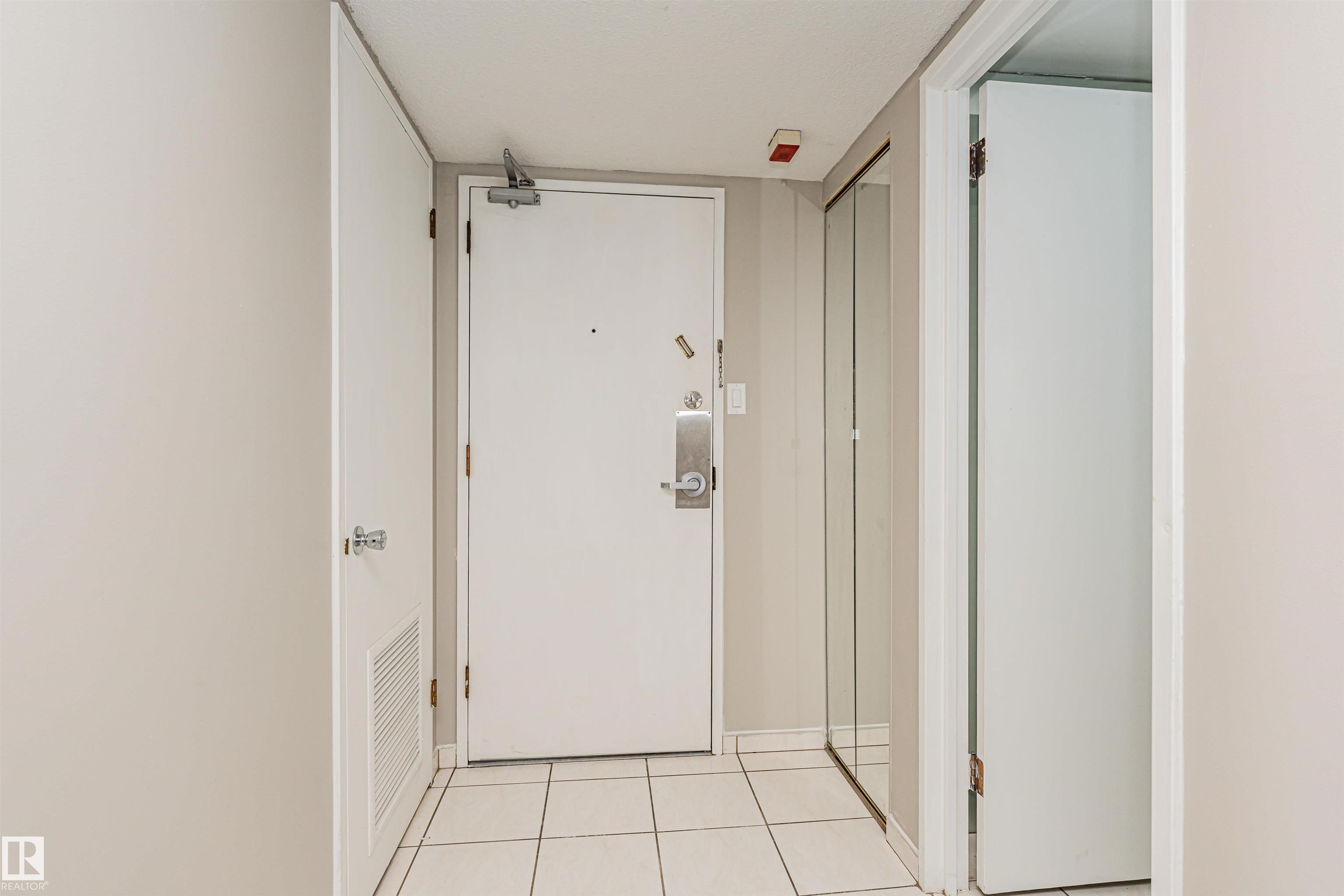 https://zimg.paragon.ice.com/ParagonImages/Property/PM/RAE/225400456/9/0/0/e8c2b68039c74425b97717be9748d2b0/1/09d57c0a115493ca6e25c204a8b57d12/225400456-fc0e31f8-8eb2-49bd-9347-d886cfe014c1.JPG