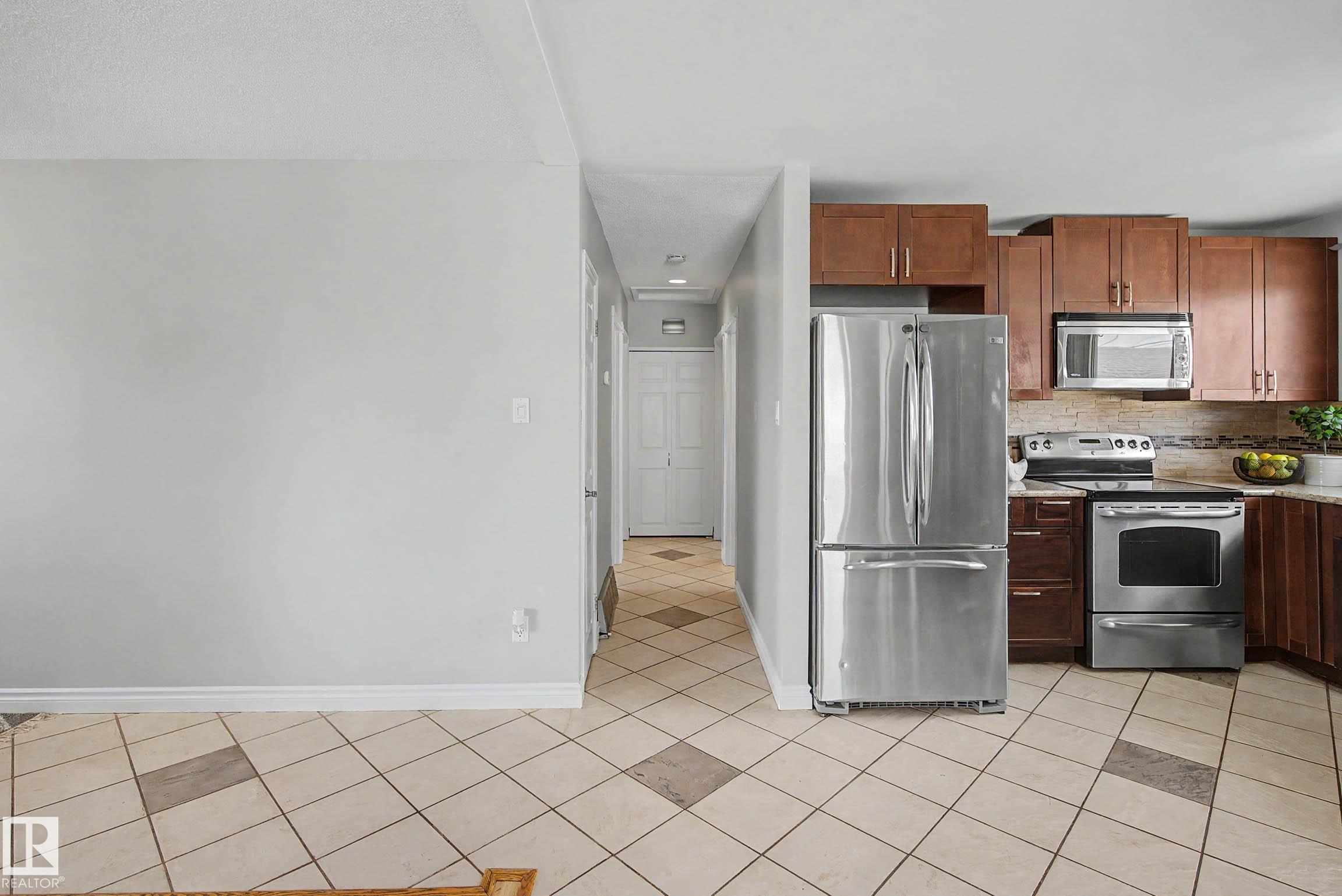 https://zimg.paragon.ice.com/ParagonImages/Property/PM/RAE/225400457/17/0/0/7bfde32d80d316313ebfb19d6b7ed51b/1/7f8ee957c7fc7745942292a2bad45084/225400457-f61e41d1-d127-4274-ae05-53850fa8627e.JPG