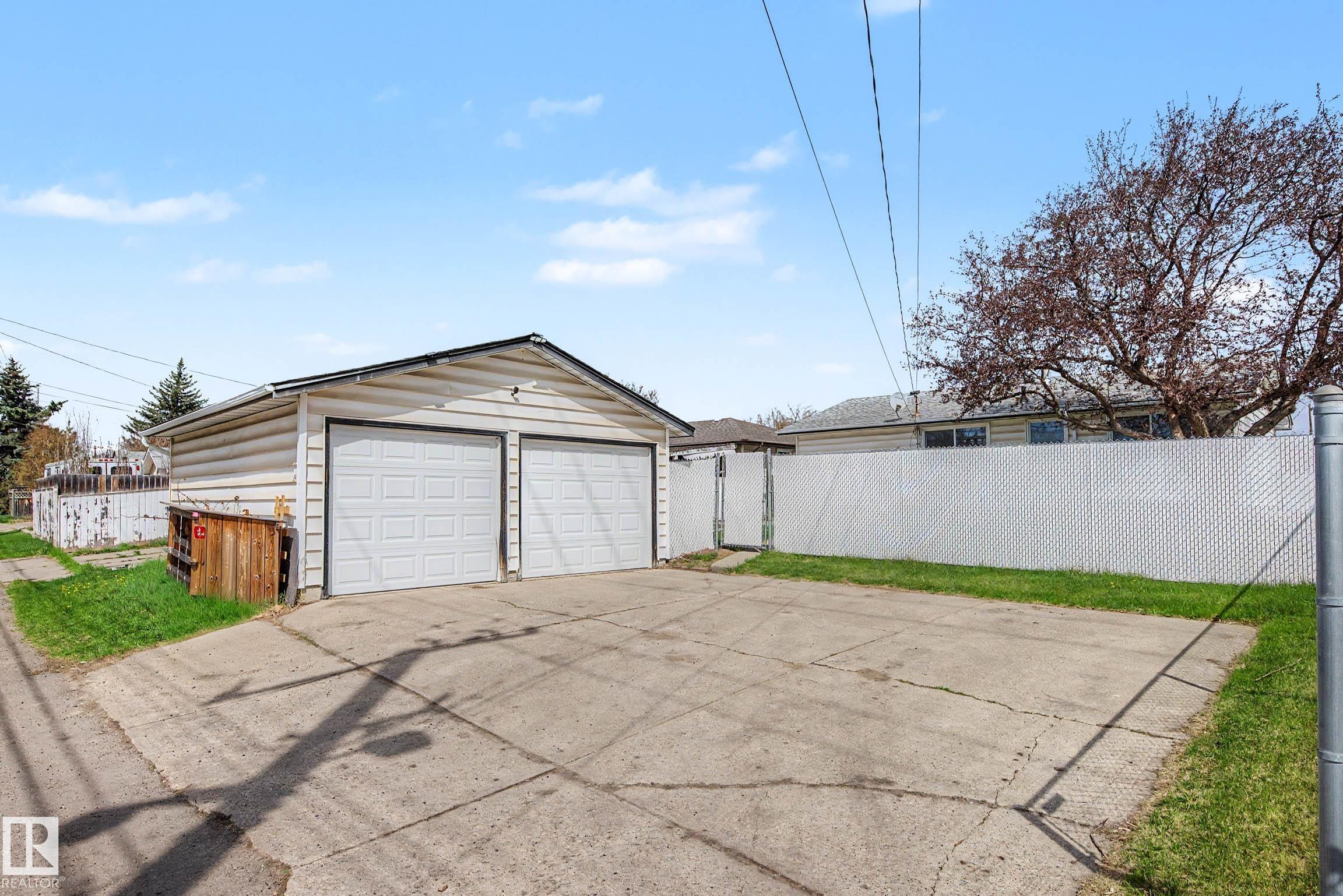 https://zimg.paragon.ice.com/ParagonImages/Property/PM/RAE/225400457/47/0/0/68f7ae2a5028427d737b3dfc5b29e07b/1/7f8ee957c7fc7745942292a2bad45084/225400457-1f412b7c-db3e-42c7-8ea4-175c816b807b.JPG