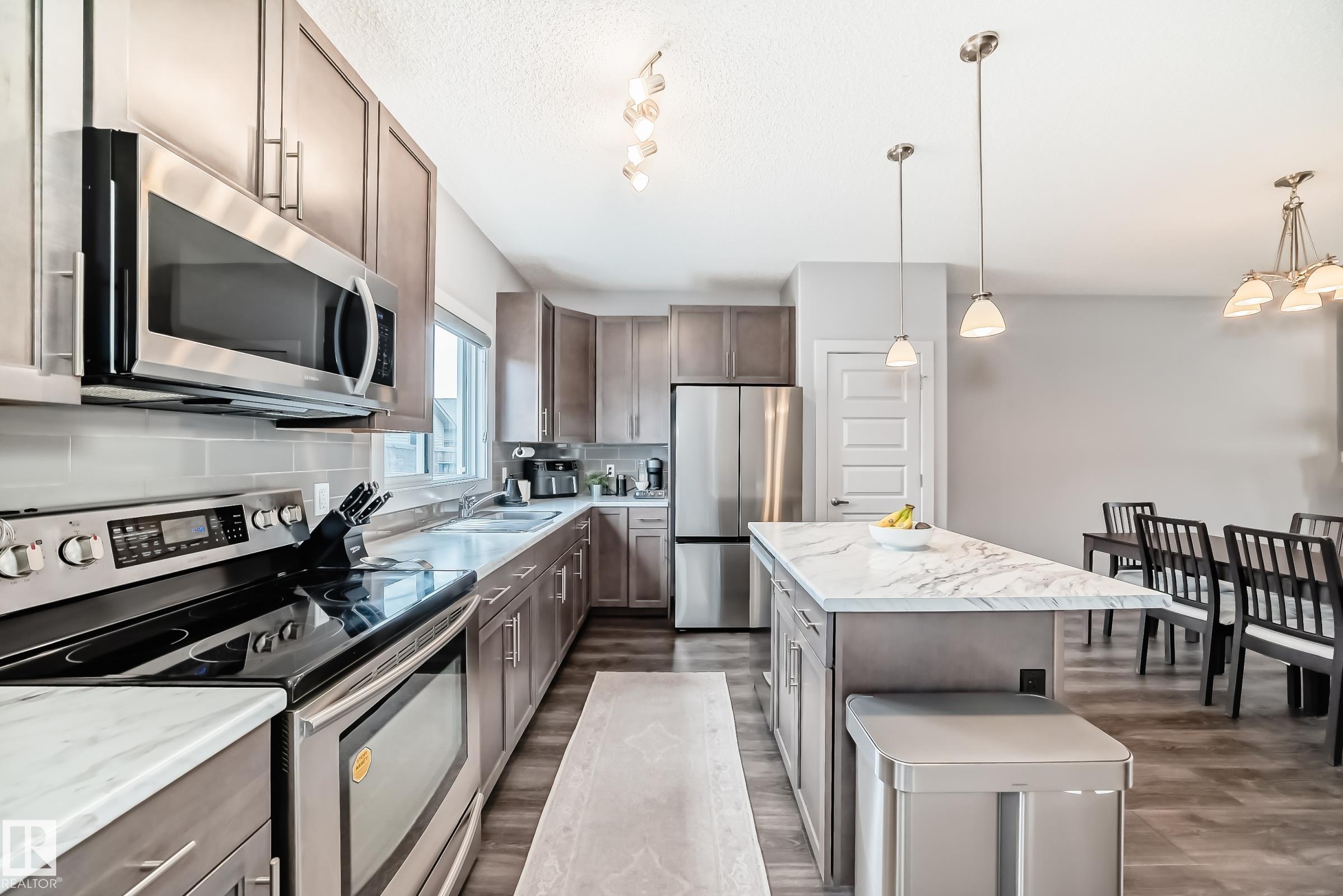 https://zimg.paragon.ice.com/ParagonImages/Property/PM/RAE/225400459/11/0/0/7e07f6ed311e589eaf141a4364aa6e36/1/39d74775413a5891b4a5e8c4a995cf84/225400459-3430bb93-d74d-4867-a238-73a766ca6bef.JPG