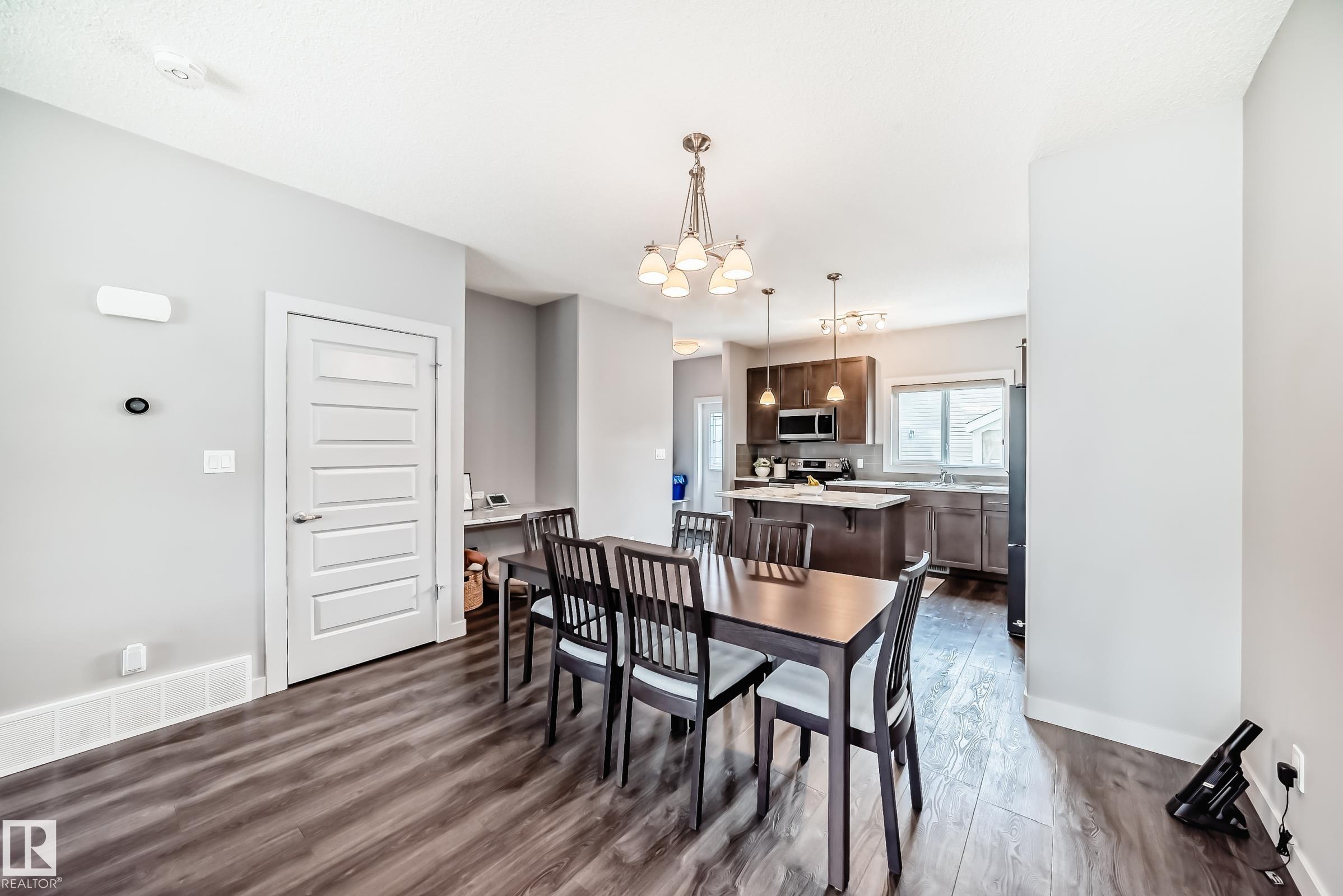 https://zimg.paragon.ice.com/ParagonImages/Property/PM/RAE/225400459/15/0/0/c783e6a0a82c2c9ac5f5d7d9847918e0/1/39d74775413a5891b4a5e8c4a995cf84/225400459-31c73e80-63c2-482b-bf26-b228d3c82105.JPG
